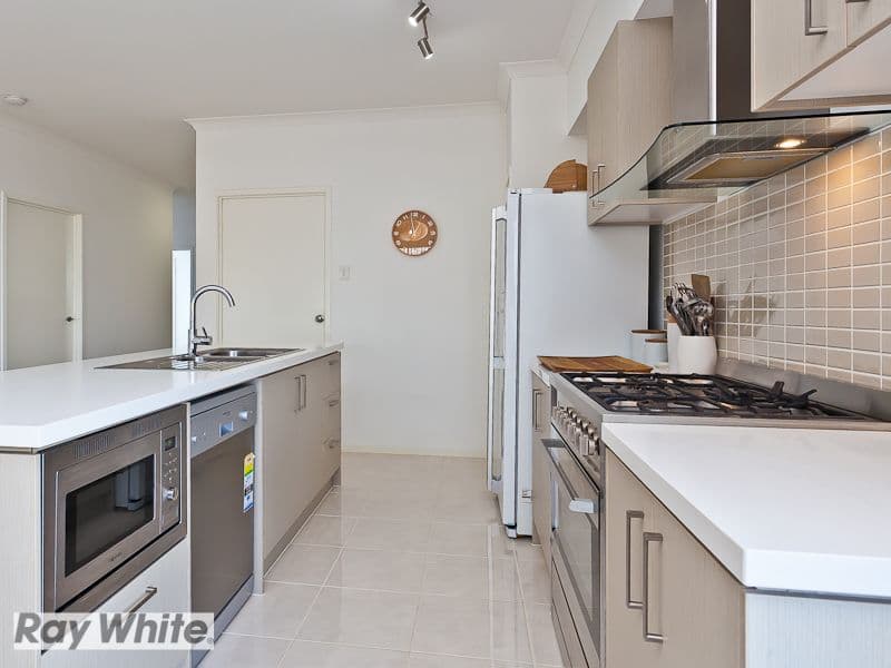 33 Friars Crescent, NORTH LAKES QLD 4509, North Lakes - Thumbnail 4