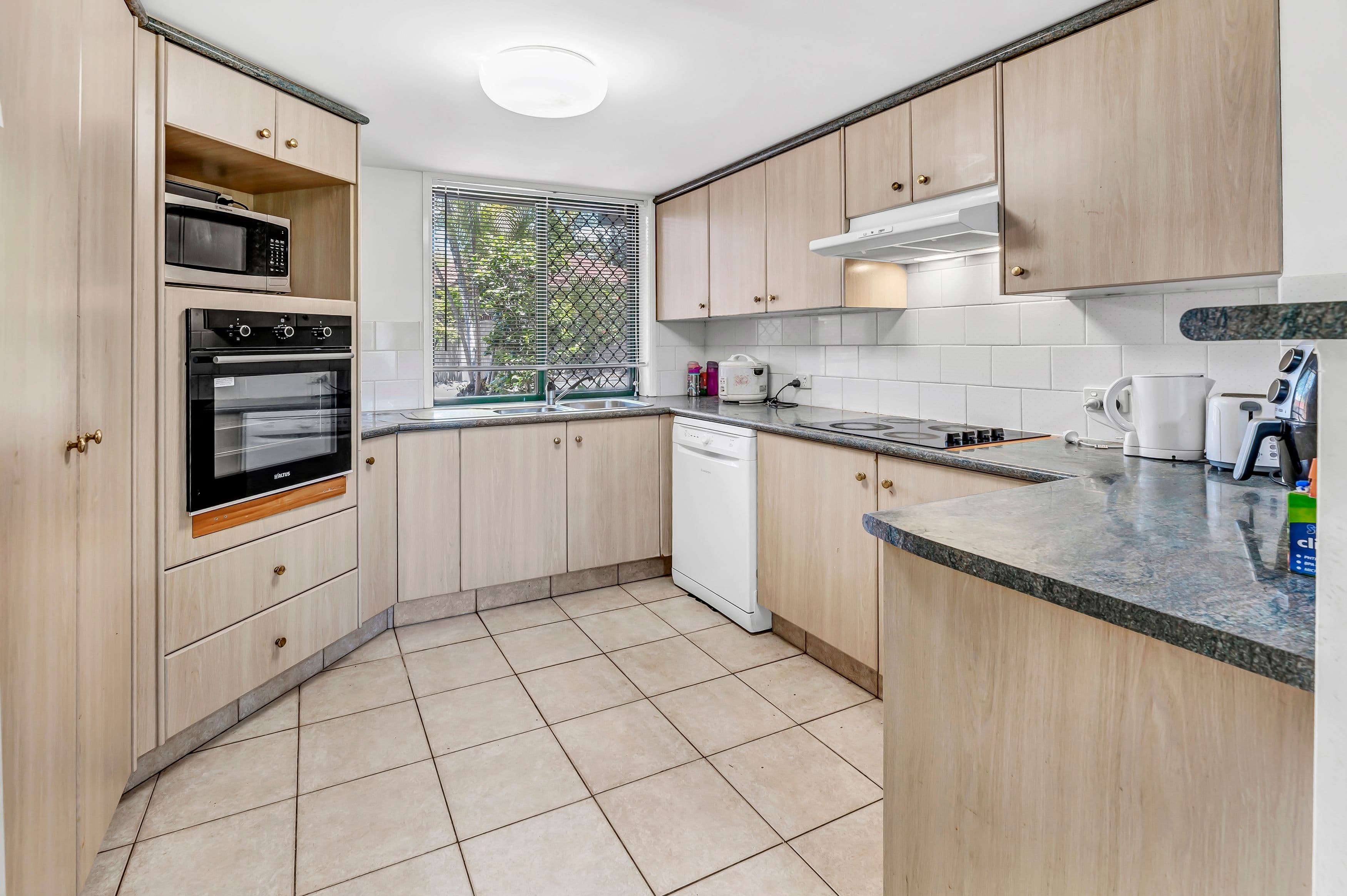 18 Doyalson Place, Helensvale QLD 4212, Helensvale - Thumbnail 2