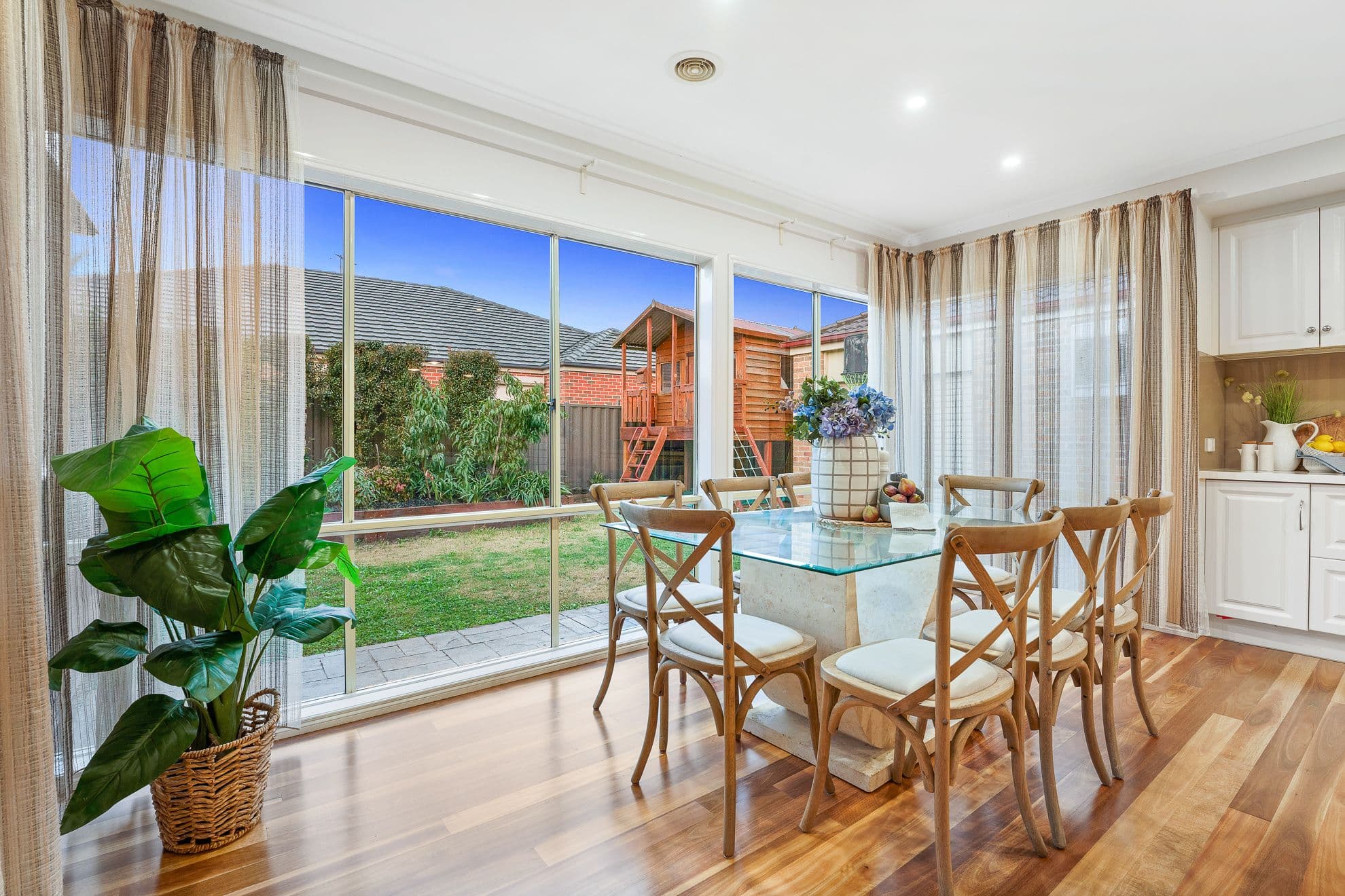 17 Pro Hart Way, Caroline Springs VIC 3023, Caroline Springs - Thumbnail 7