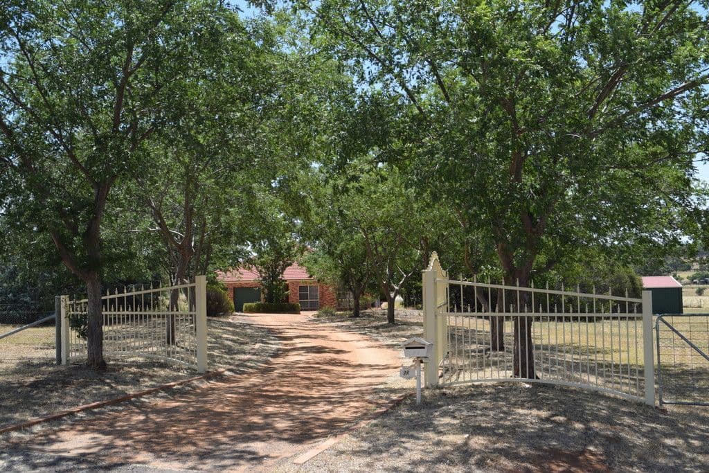 9 Debeaufort Drive, Dubbo - Image 1
