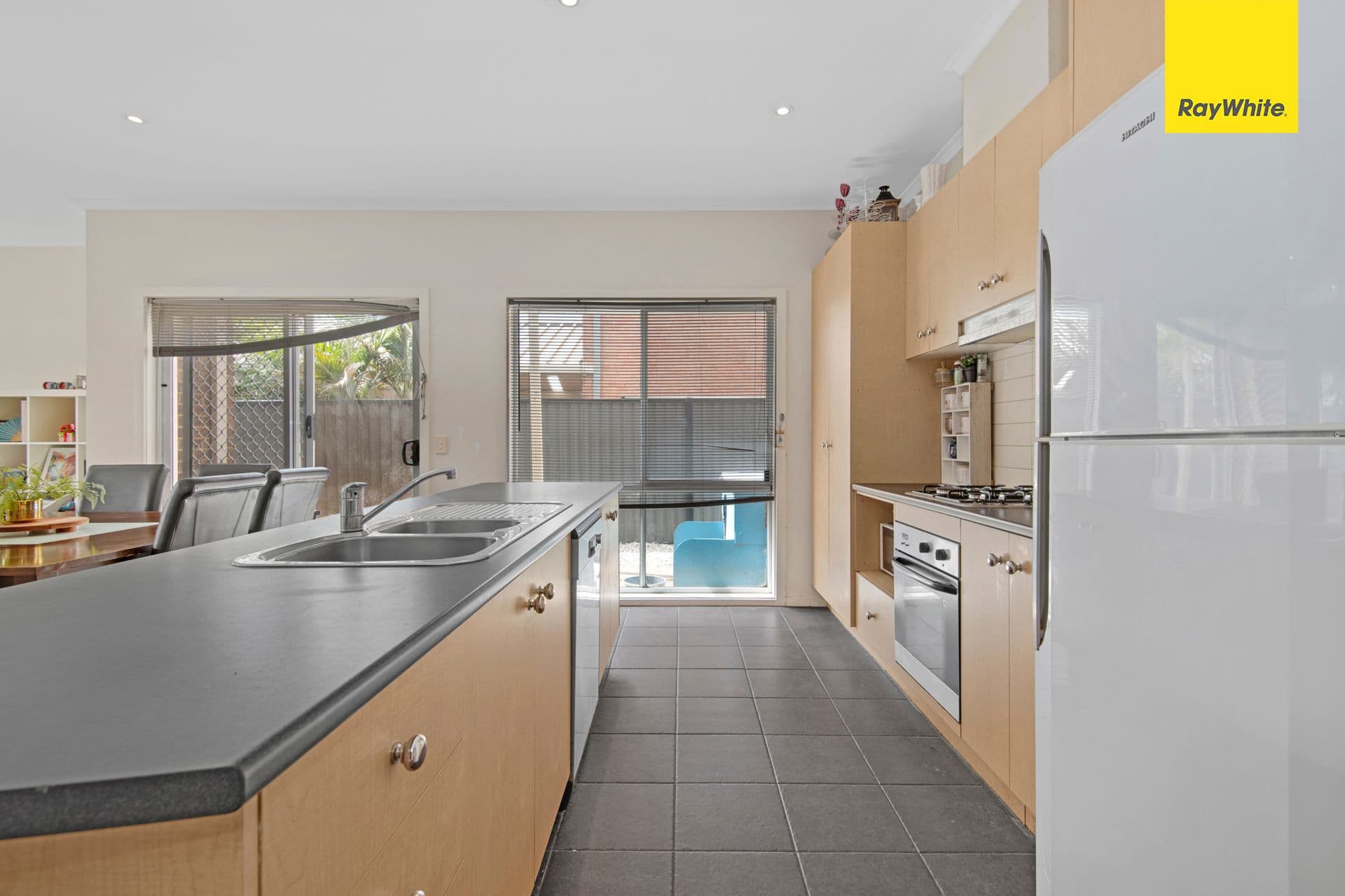 16 Lakewood Boulevard, Melton VIC 3337, Melton - Thumbnail 7