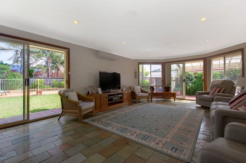 3 Robert Westmacott Avenue, WOONONA NSW 2517, Woonona - Thumbnail 3