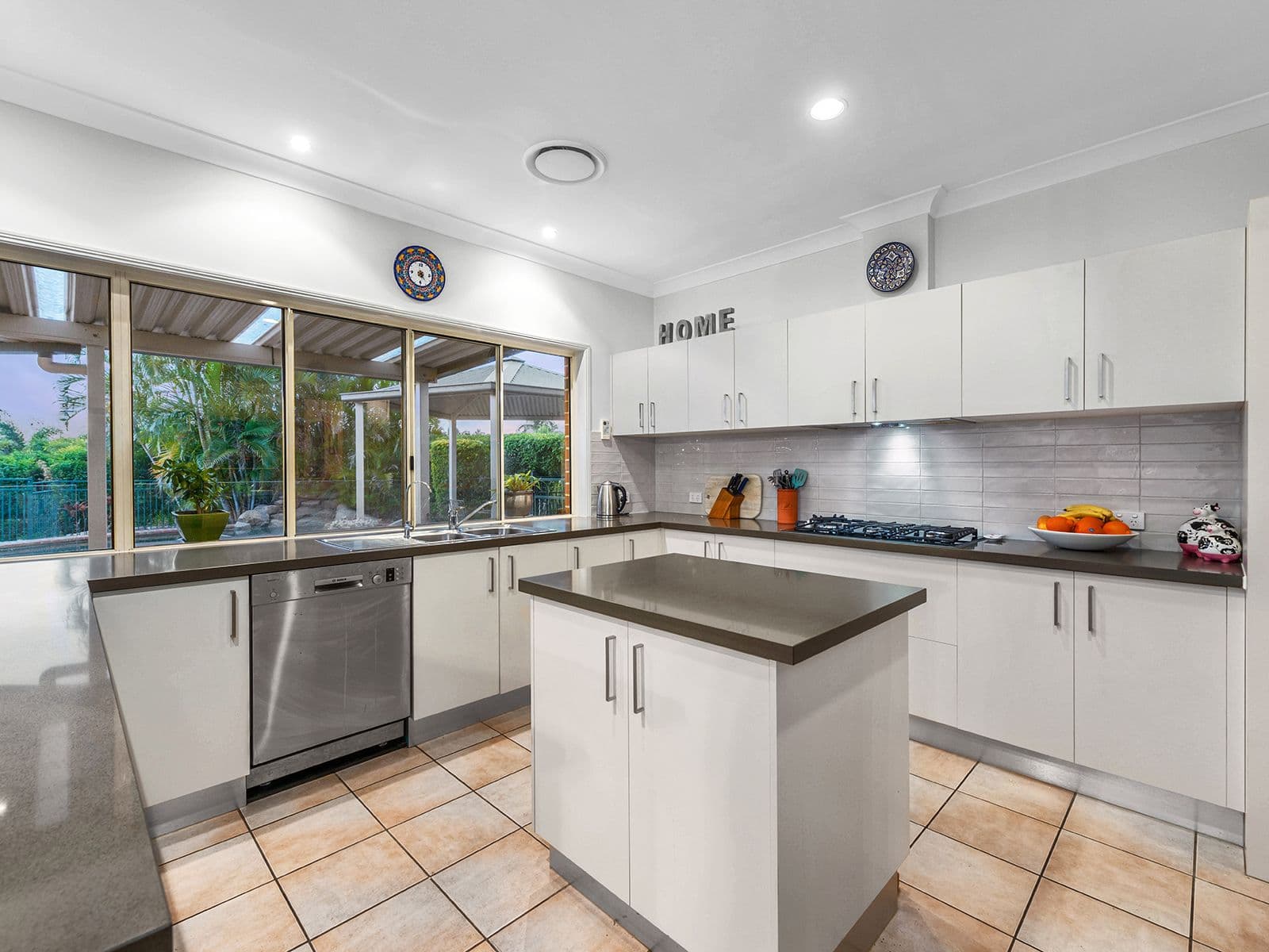 45 Halleys Crescent, Bridgeman Downs QLD 4035, Bridgeman Downs - Thumbnail 7
