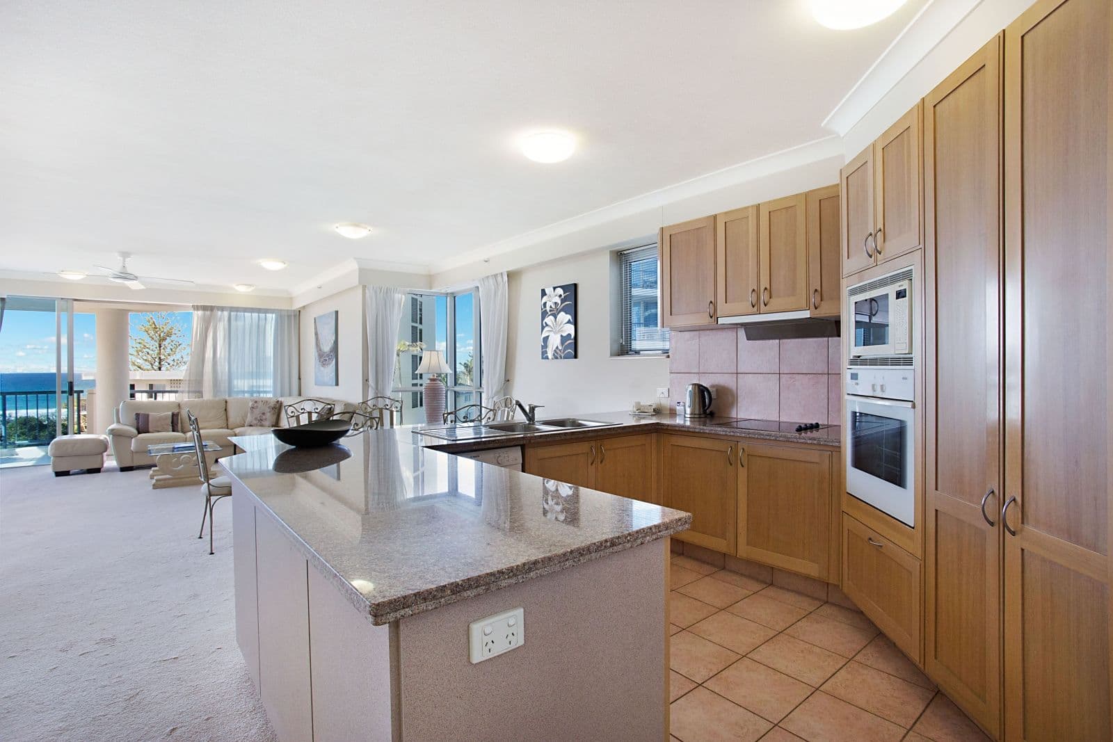 17 'Oceana on Broadbeach' 100 Old Burleigh Road, Broadbeach QLD 4218, Broadbeach - Thumbnail 3