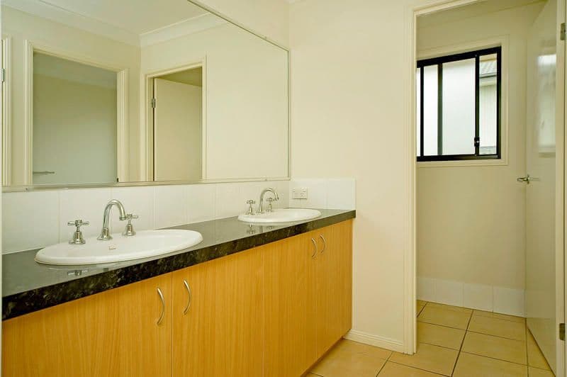 2/103 Pohlman Street, Southport, QLD, 4215, Southport - Thumbnail 7