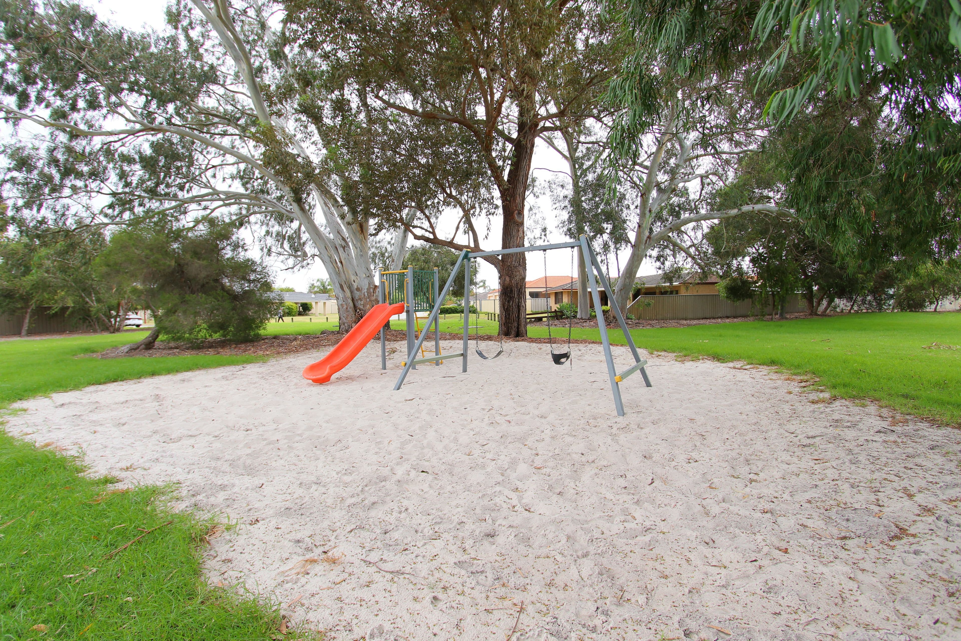 15 Corona Crescent, Cannington WA 6107, Cannington - Thumbnail 4