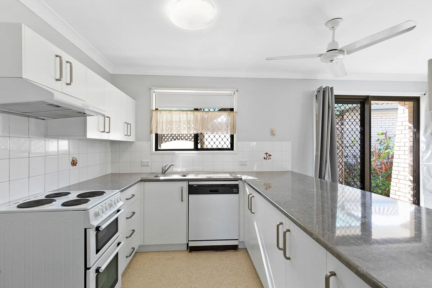 85 Miller Street, Urangan QLD 4655, Urangan - Thumbnail 6