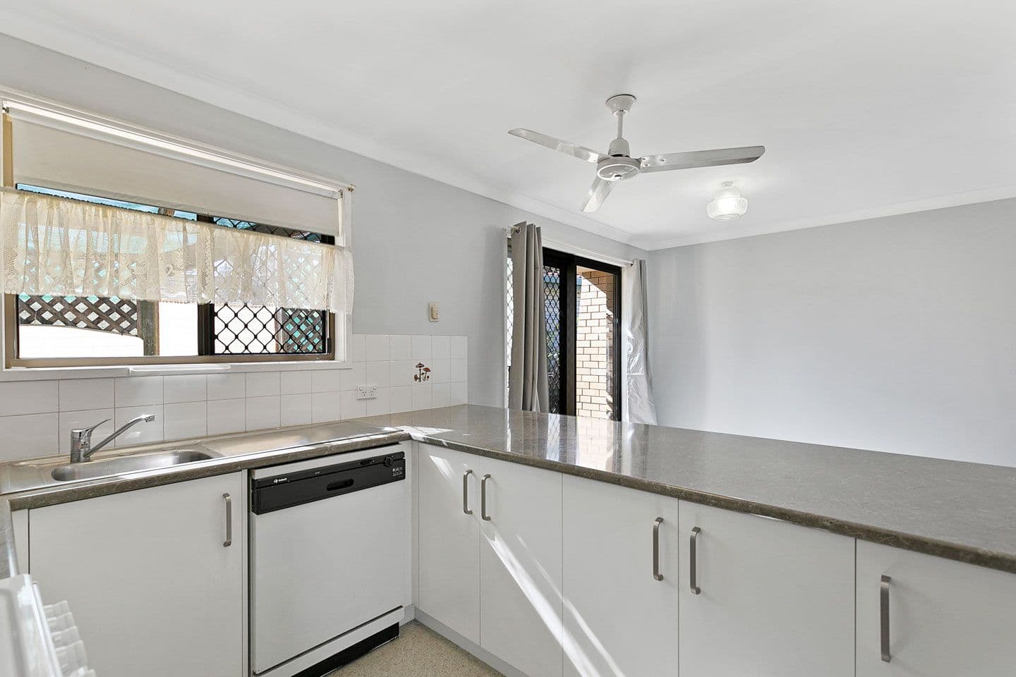 85 Miller Street, Urangan QLD 4655, Urangan - Thumbnail 8