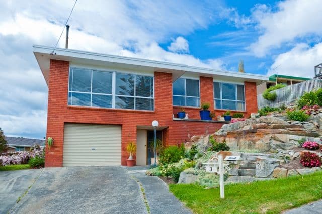 3 Coolangatta Street, LINDISFARNE TAS 7015, Lindisfarne - Image 1