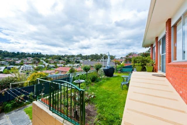3 Coolangatta Street, LINDISFARNE TAS 7015, Lindisfarne - Thumbnail 2