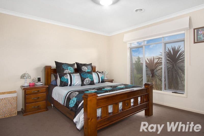 9 Parmentier Way, Pakenham VIC 3810, Pakenham - Thumbnail 2