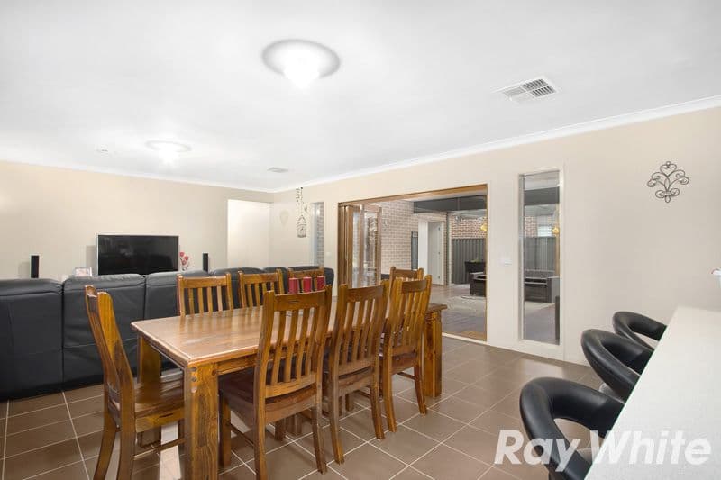 9 Parmentier Way, Pakenham VIC 3810, Pakenham - Thumbnail 6