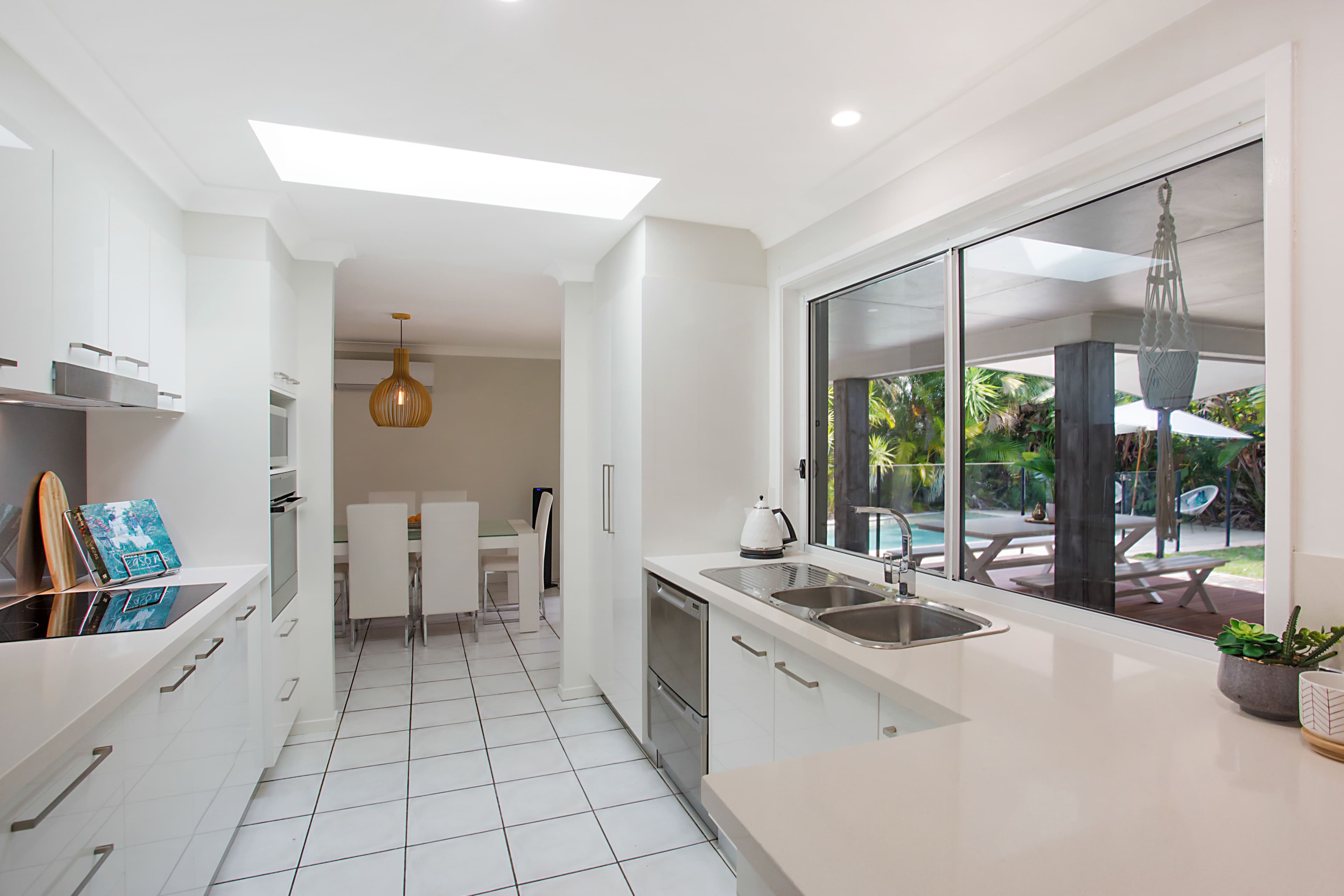 18 Kinglet Street, Burleigh Waters QLD 4220, Burleigh Waters - Thumbnail 8