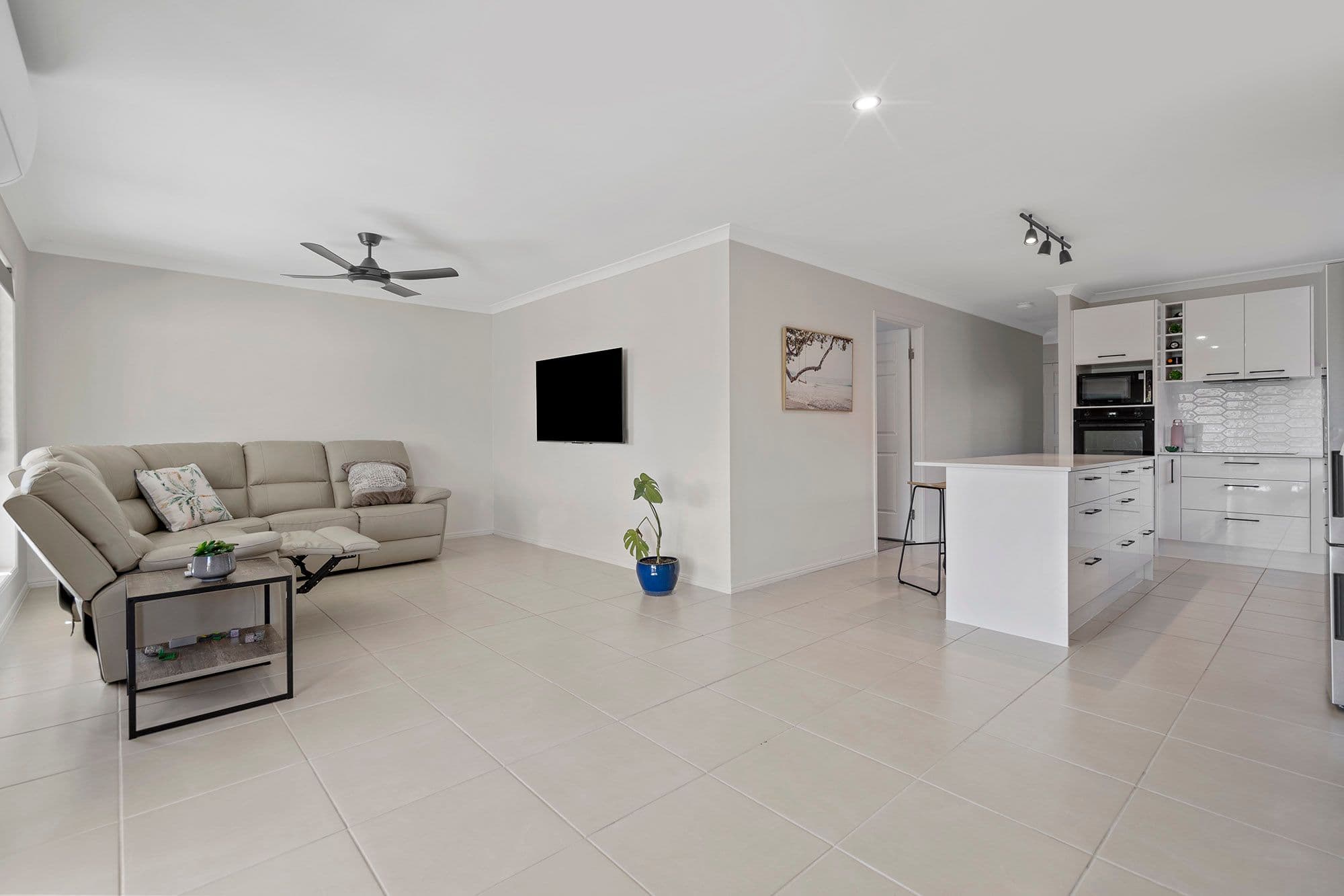 8 Ngungun Close, Loganholme QLD 4129, Loganholme - Thumbnail 2