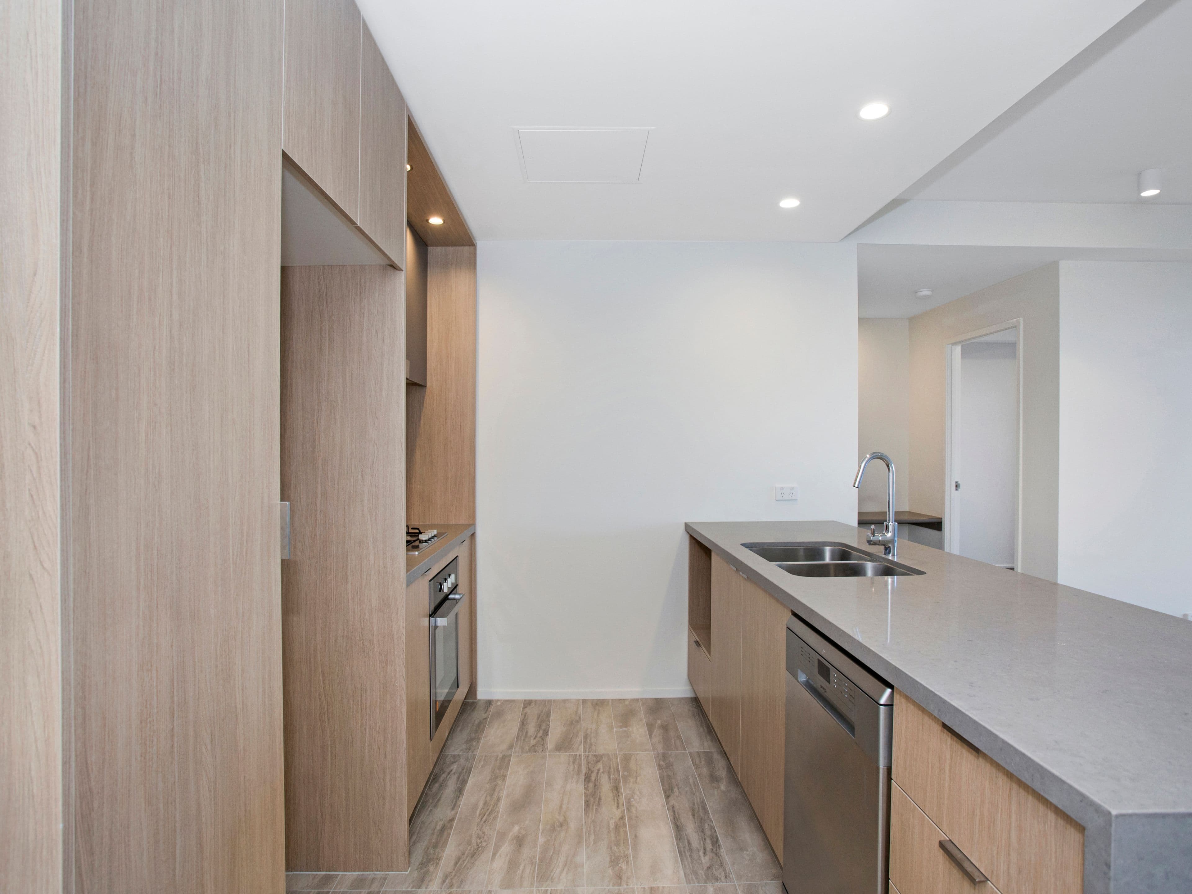 36 Anglesey Street, Kangaroo Point QLD 4169, Kangaroo Point - Thumbnail 3