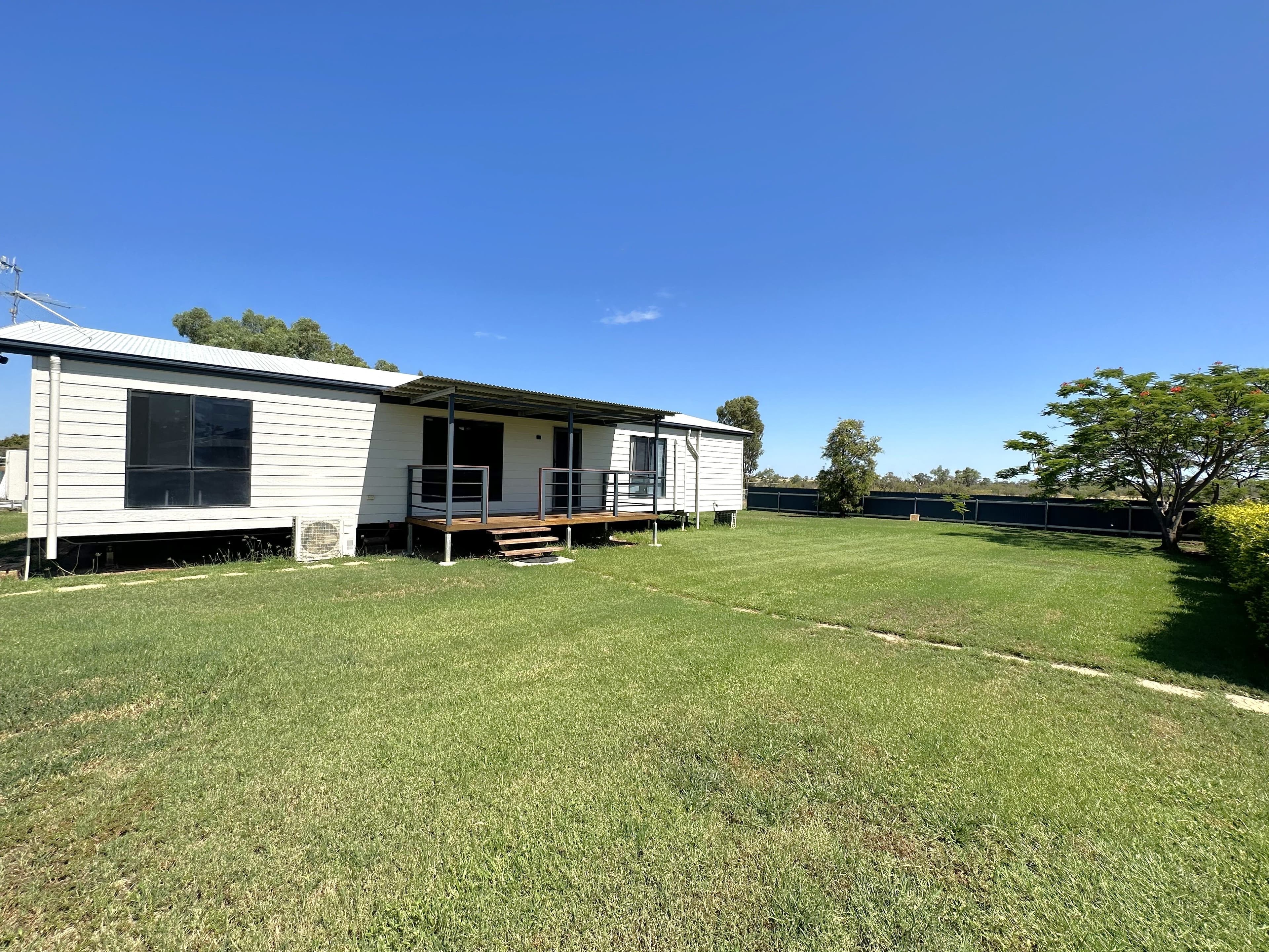 11 Chestnut Street, Barcaldine QLD 4725, Barcaldine - Image 1