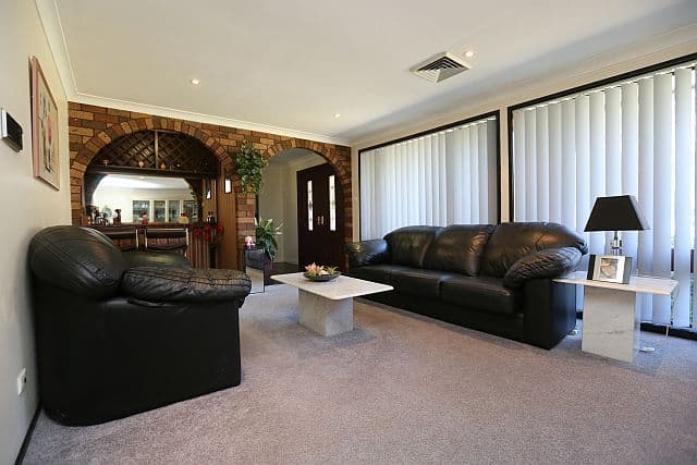21 Pennington Avenue, GEORGES HALL NSW 2198, Georges Hall - Thumbnail 2