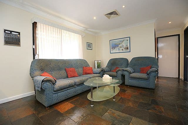 21 Pennington Avenue, GEORGES HALL NSW 2198, Georges Hall - Thumbnail 5