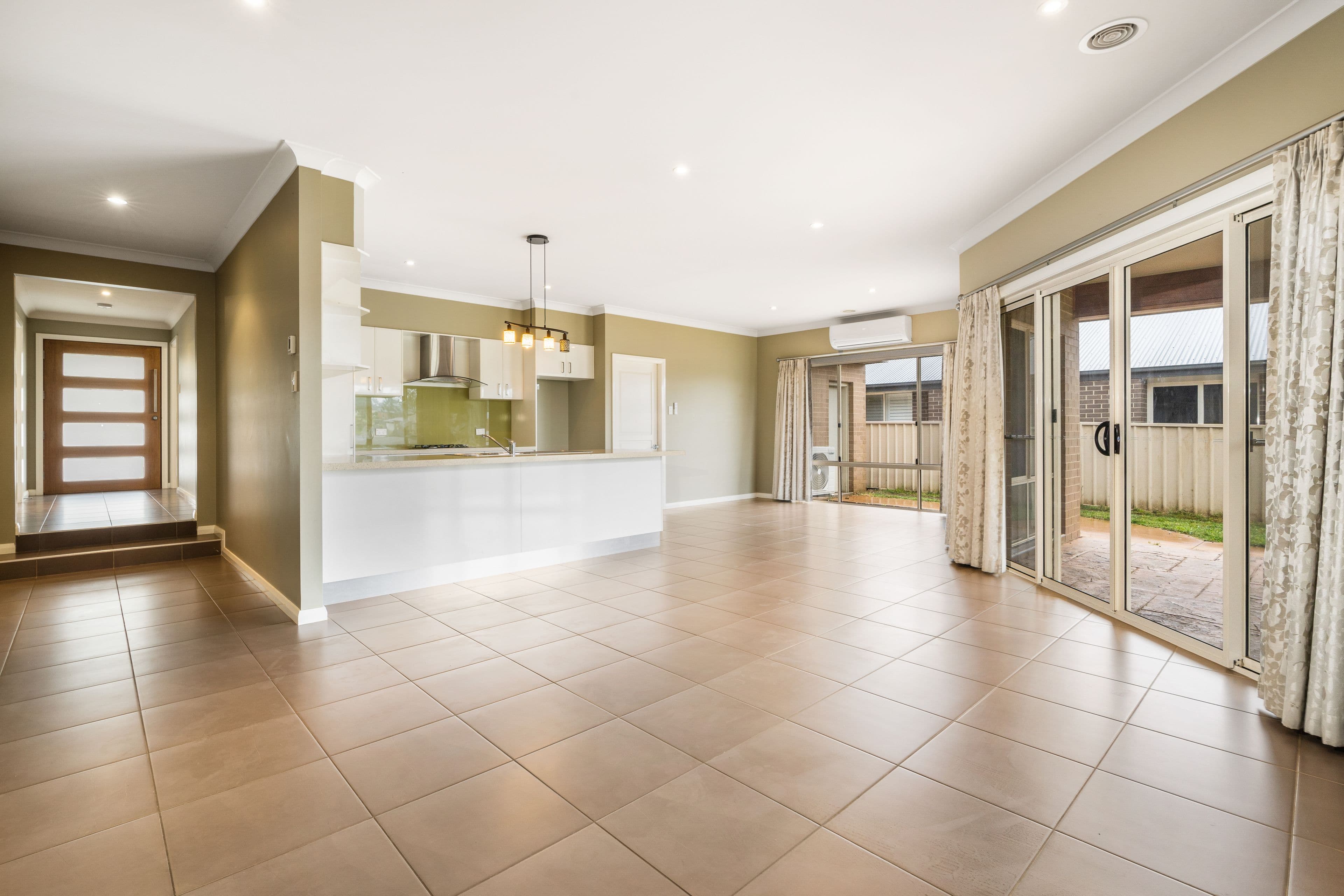 16 Robinson Court, Orange NSW 2800, Orange - Thumbnail 2