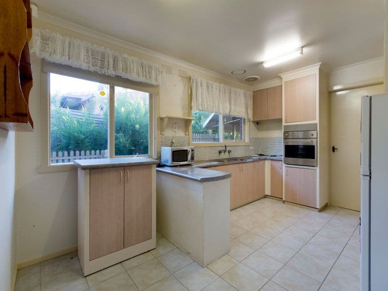 35 Hillcrest Road, FRANKSTON VIC 3199, Frankston - Thumbnail 2