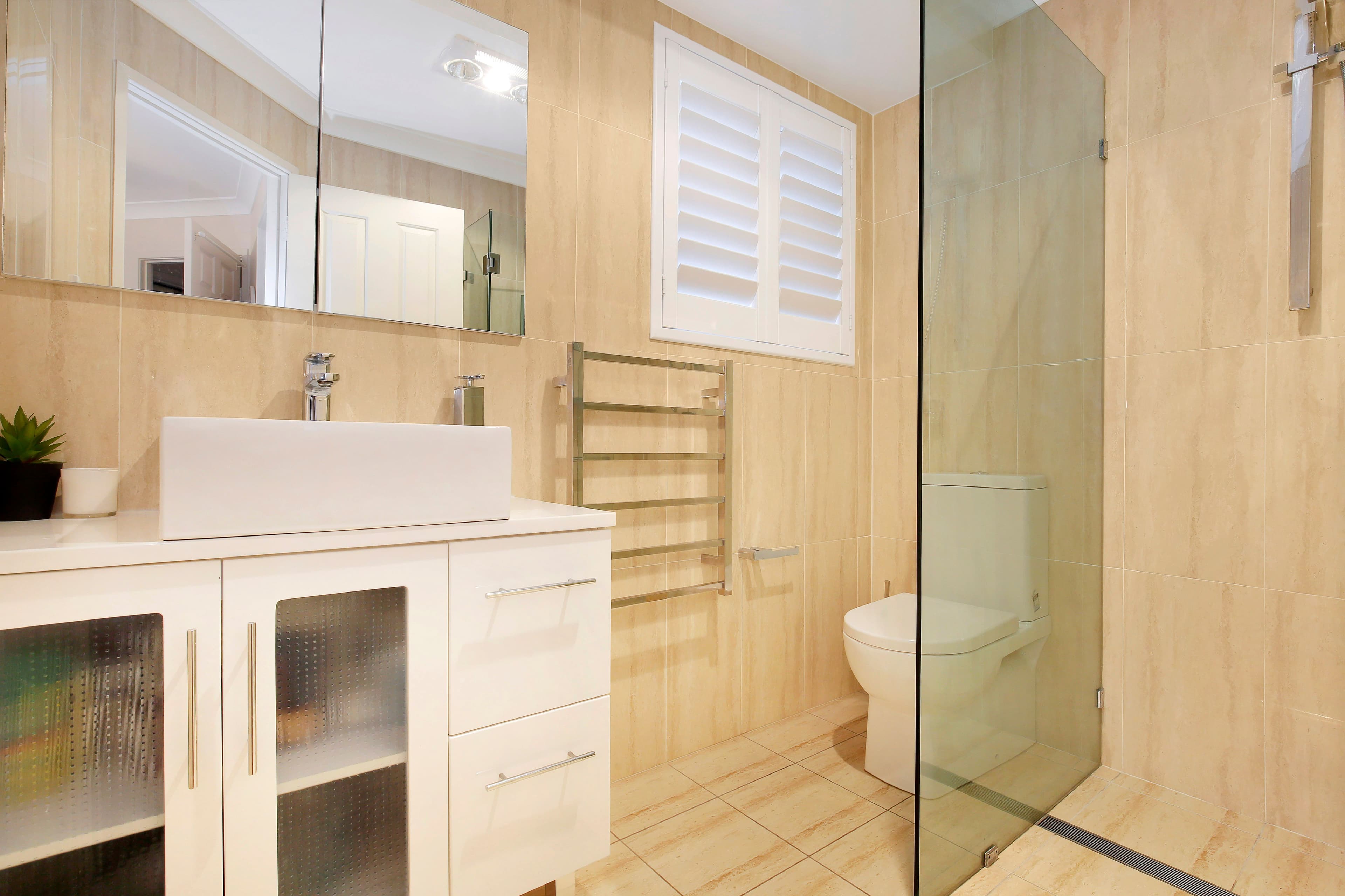 11 Juniper Place, Farmborough Heights - Thumbnail 2