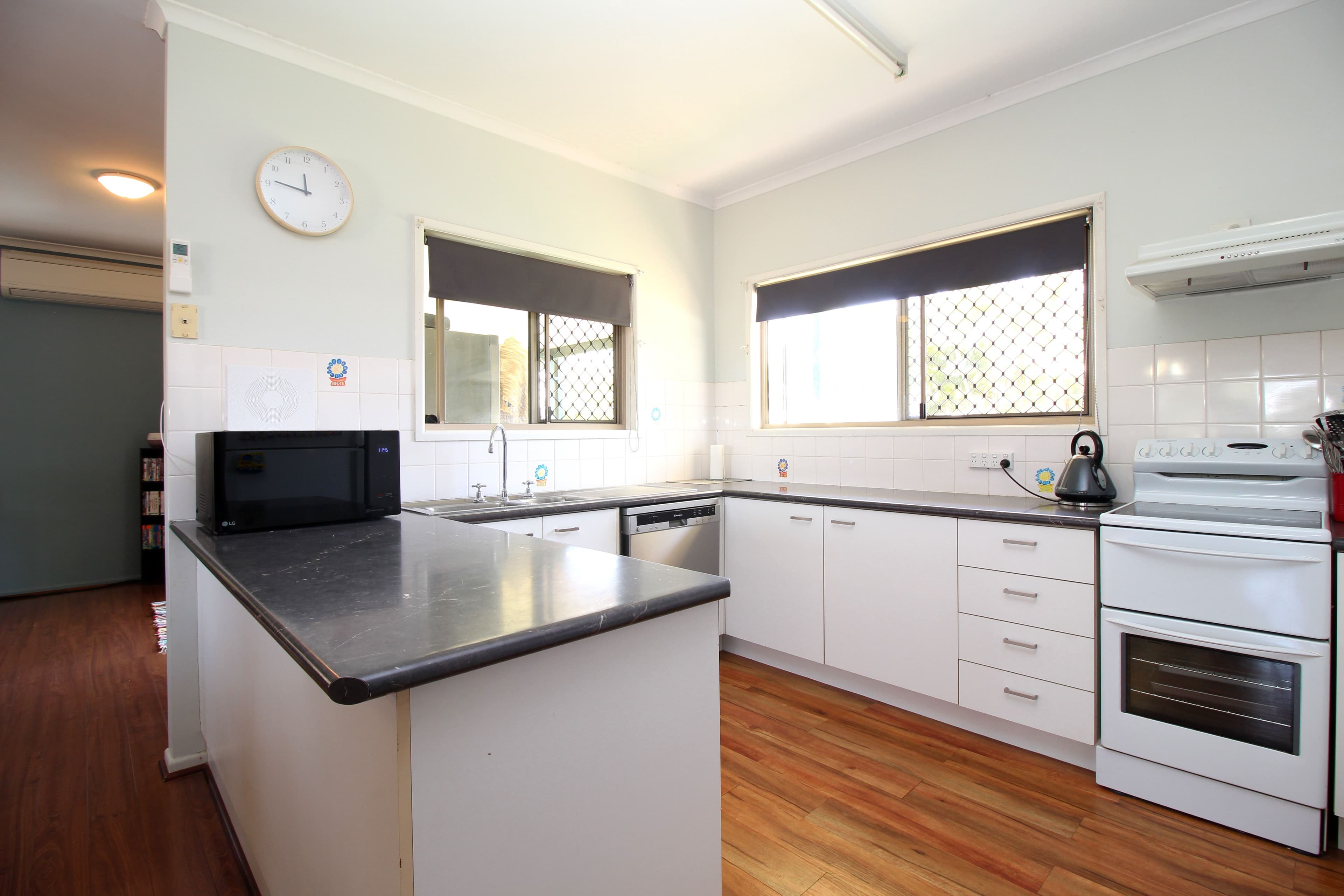 11 Park Avenue, Emerald QLD 4720, Emerald - Thumbnail 5