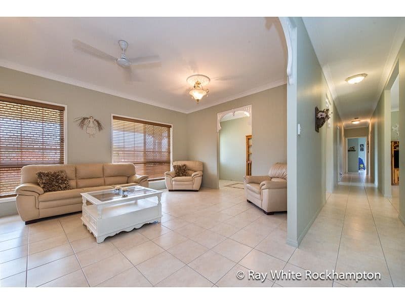 7 Stirling Drive, ROCKYVIEW QLD 4701, Rockyview - Thumbnail 2