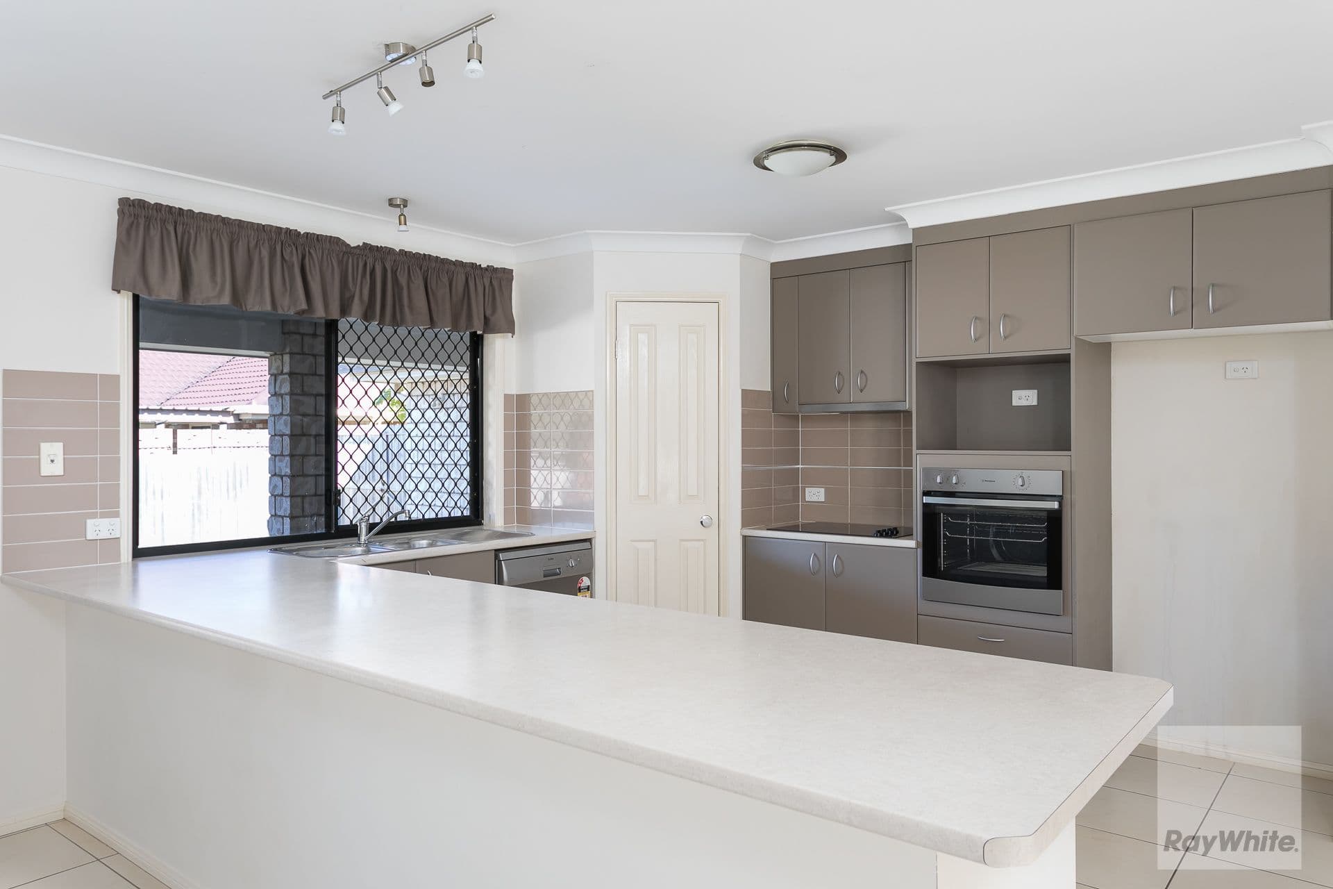 2 Anchor Place, Redland Bay QLD 4165, Redland Bay - Thumbnail 2