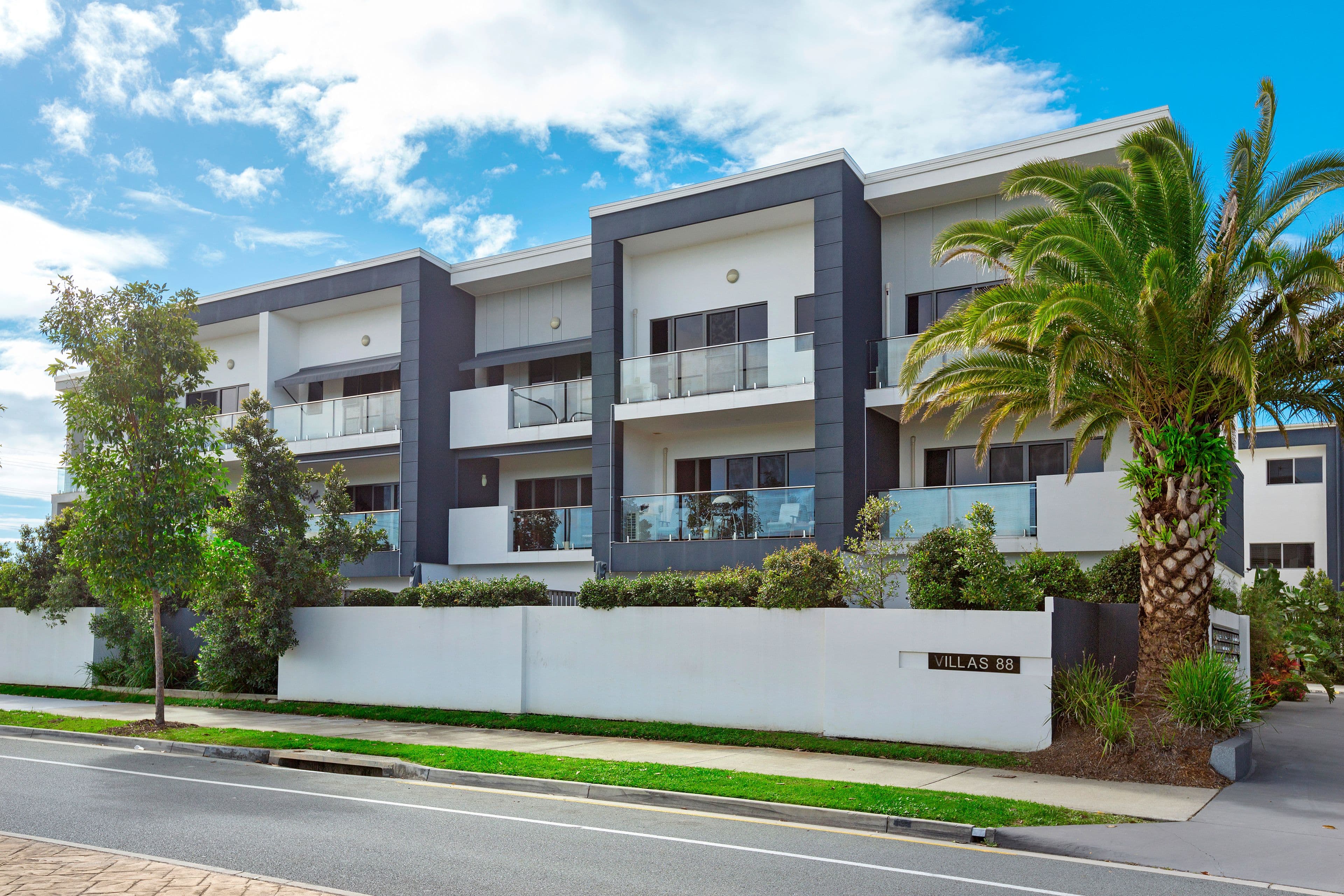 1 Mervyn Thomas Drive, Hope Island QLD 4212, Hope Island - Image 1