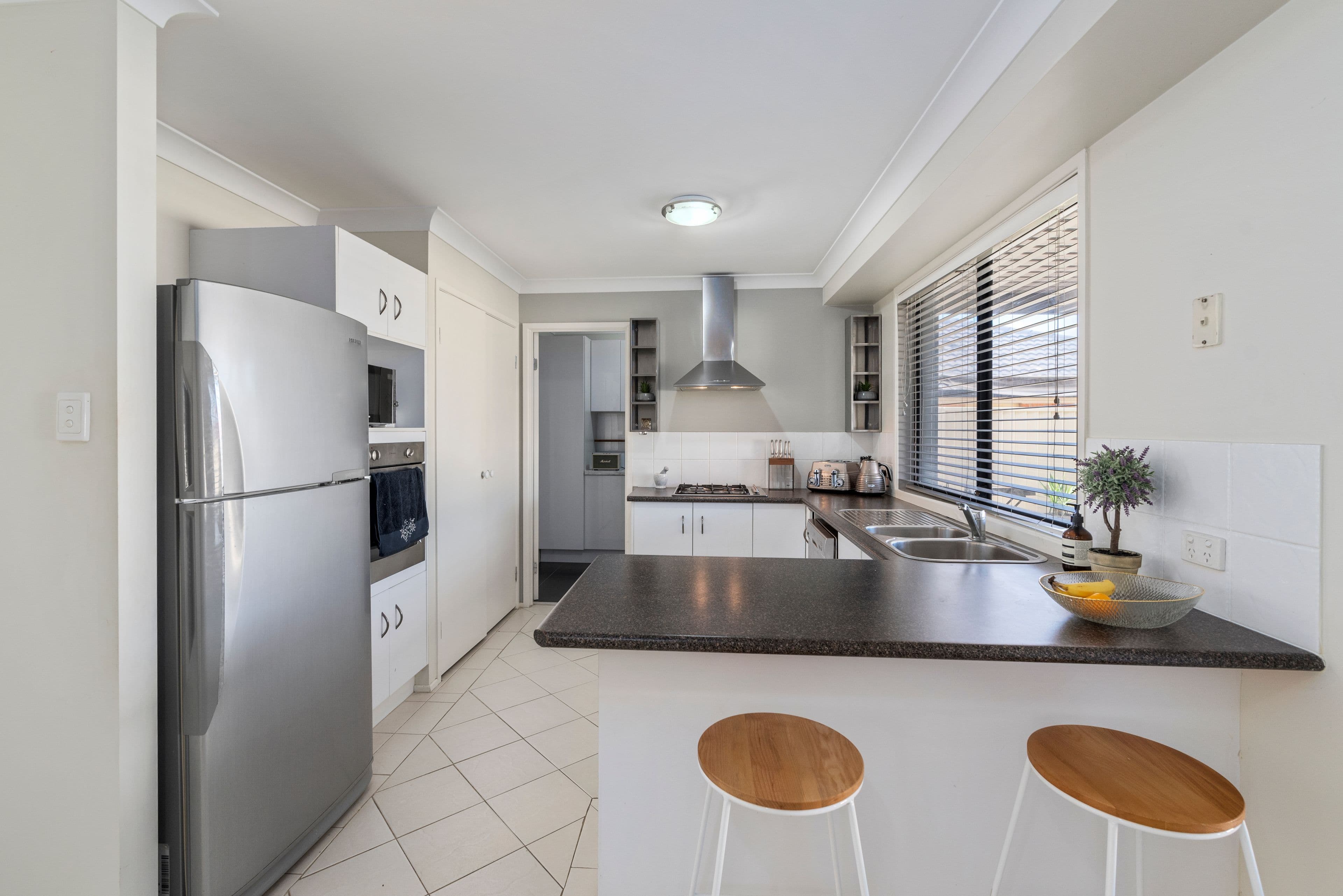 6 Montgomery Circuit, Narellan Vale - Thumbnail 4