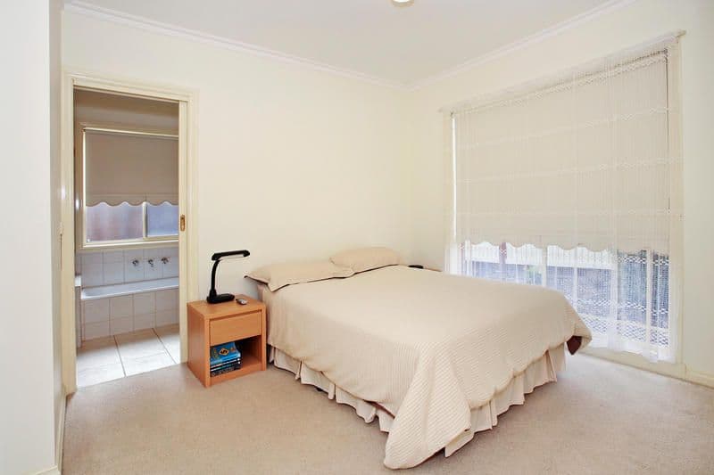 12  Shiraz Drive, WAURN PONDS VIC 3216, Waurn Ponds - Thumbnail 2