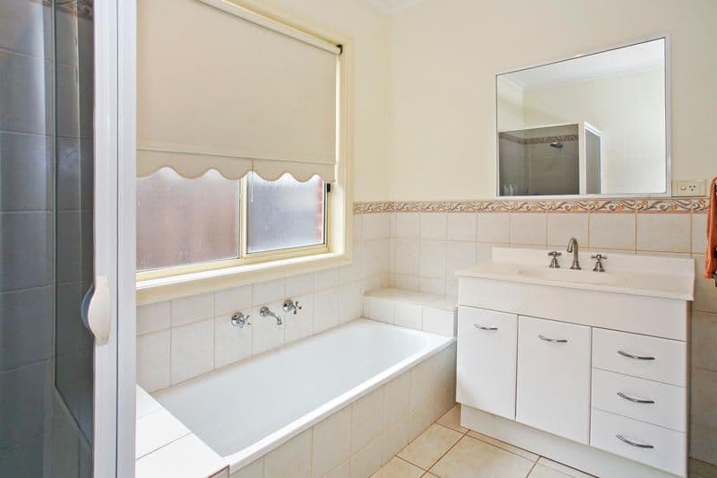 12  Shiraz Drive, WAURN PONDS VIC 3216, Waurn Ponds - Thumbnail 3