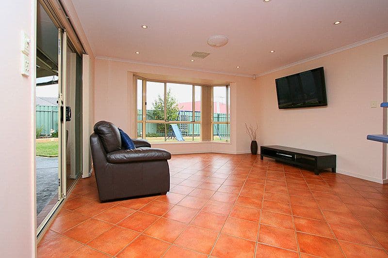 4 Hughes Court, WALKLEY HEIGHTS SA 5098, Walkley Heights - Thumbnail 3