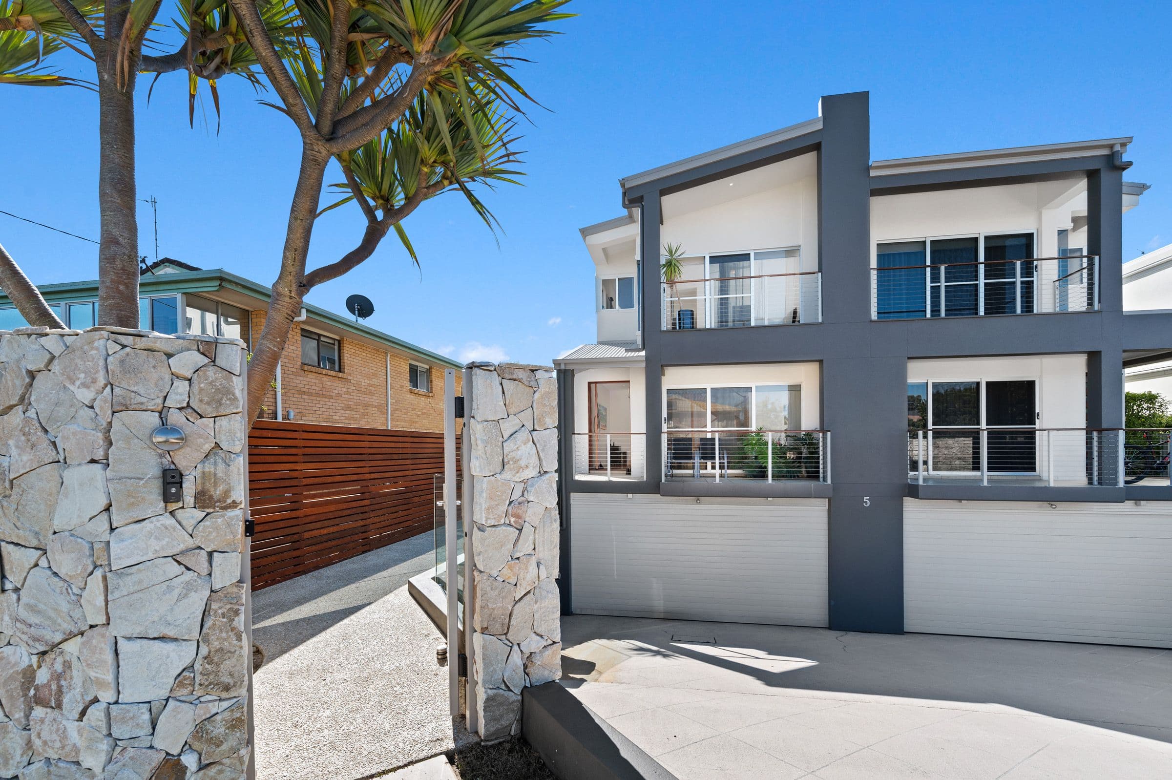5 Nankeen Avenue, Paradise Point QLD 4216, Paradise Point - Image 1