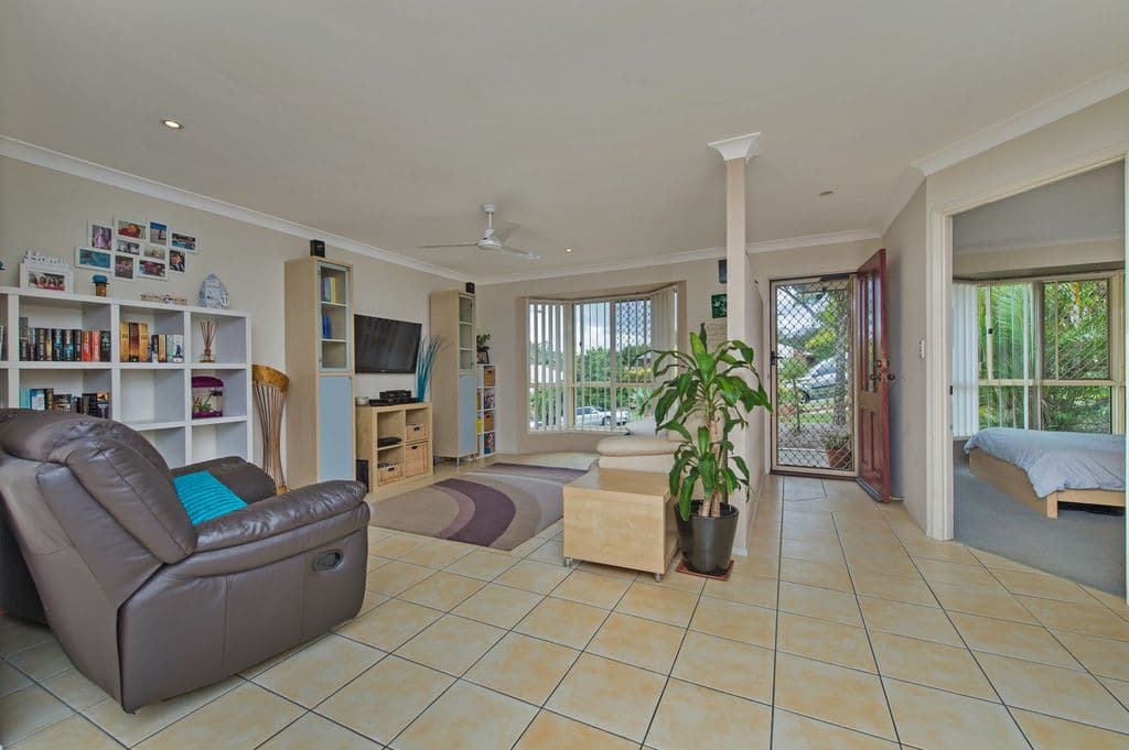 10 Pinebark Avenue, OXENFORD QLD 4210, Oxenford - Thumbnail 3
