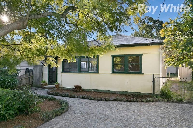 19 Warwick Street, Blackwall - Image 1