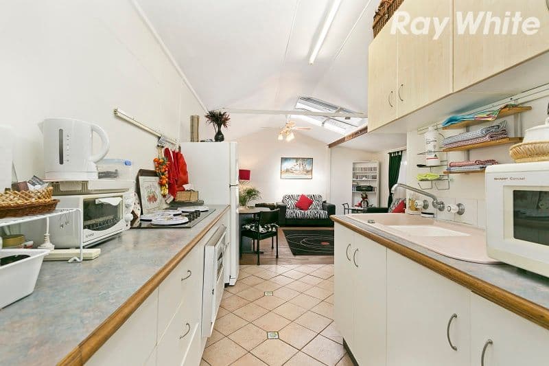 19 Warwick Street, Blackwall - Thumbnail 8