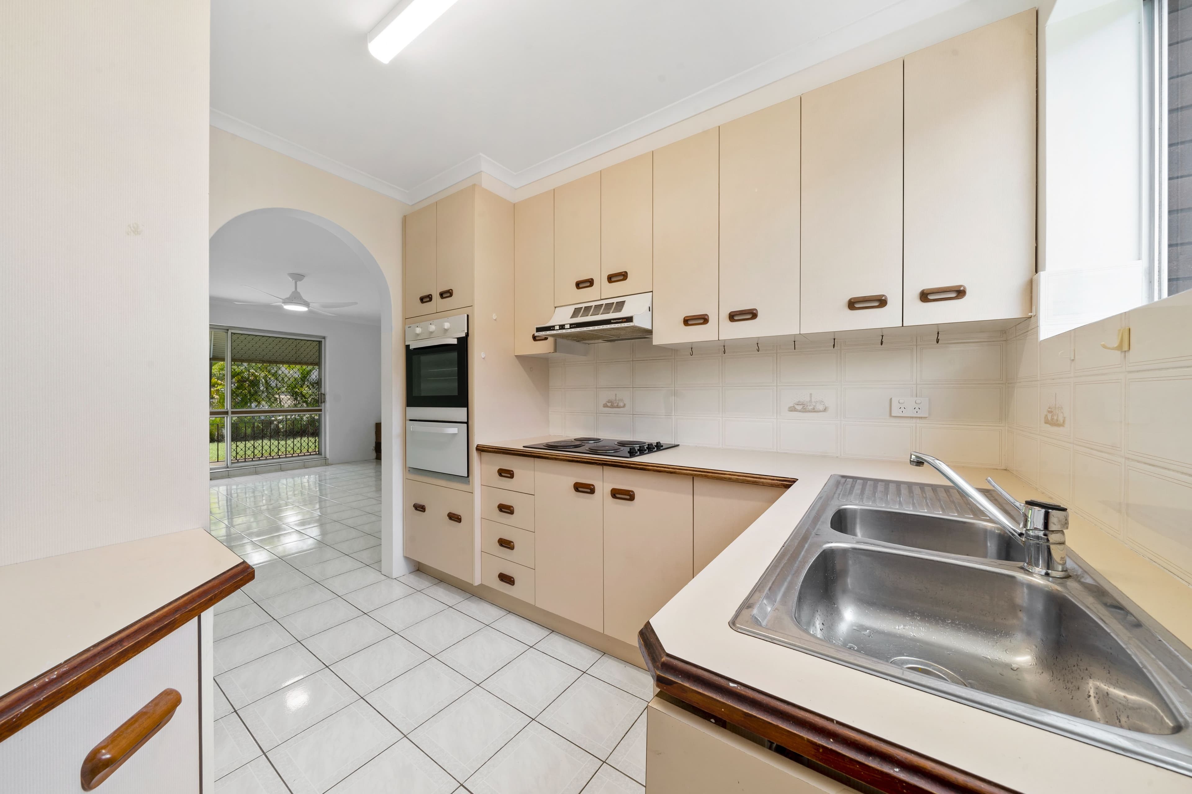 11 Combles Road, Camp Hill QLD 4152, Camp Hill - Thumbnail 4