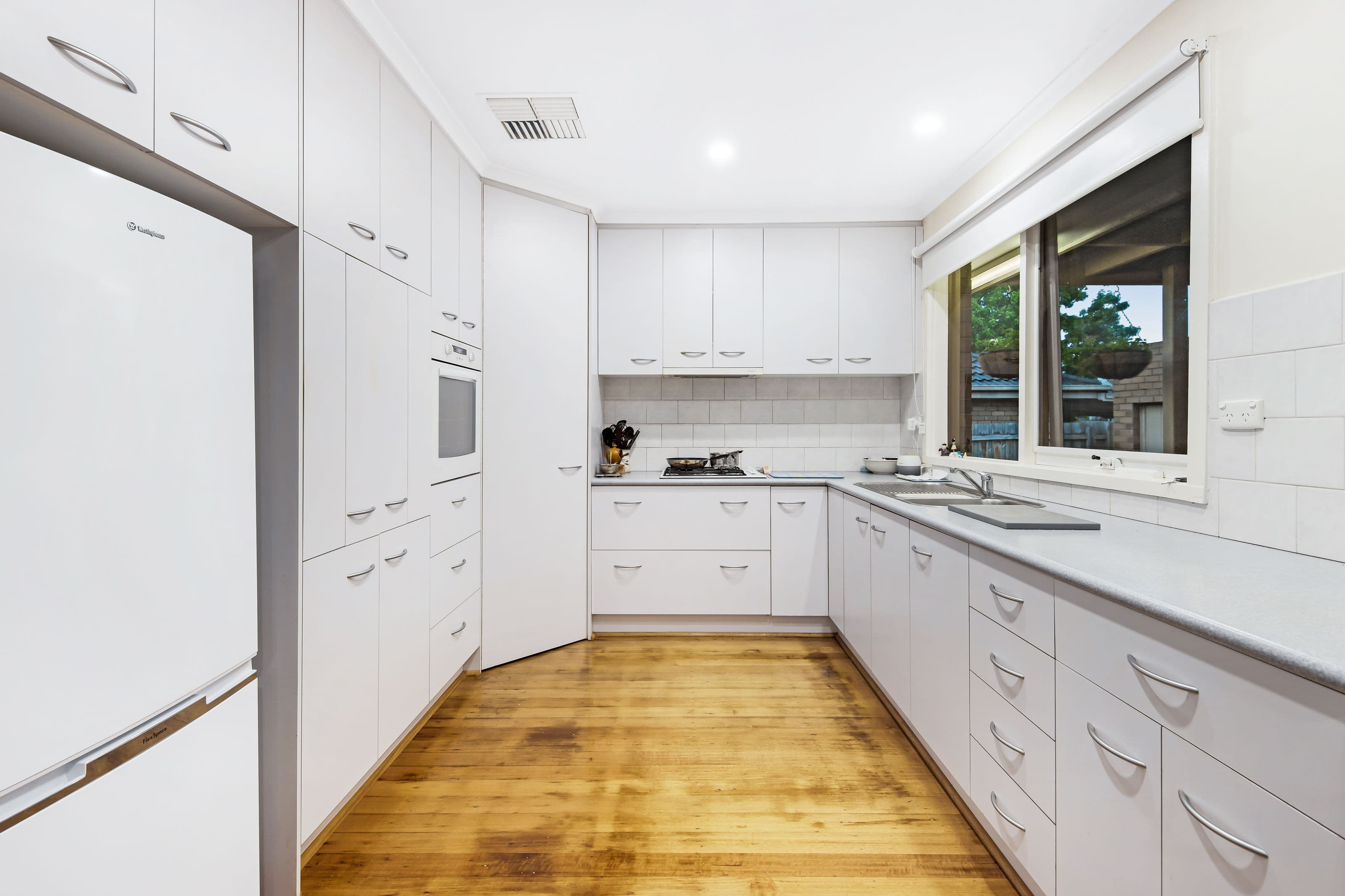 3 Nicholas Avenue, Glen Waverley VIC 3150, Glen Waverley - Thumbnail 5