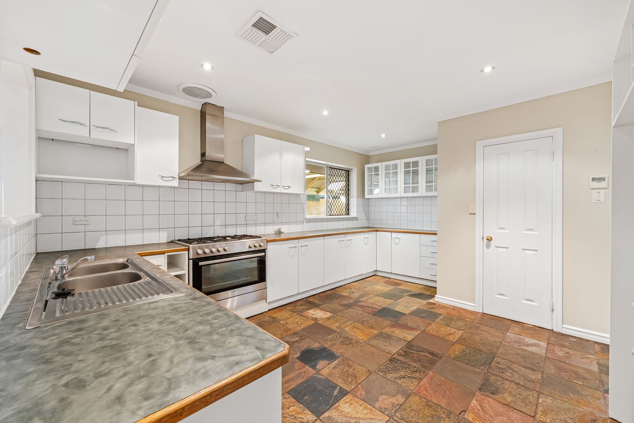 16 Harry Way, Willetton WA 6155, Willetton - Thumbnail 6