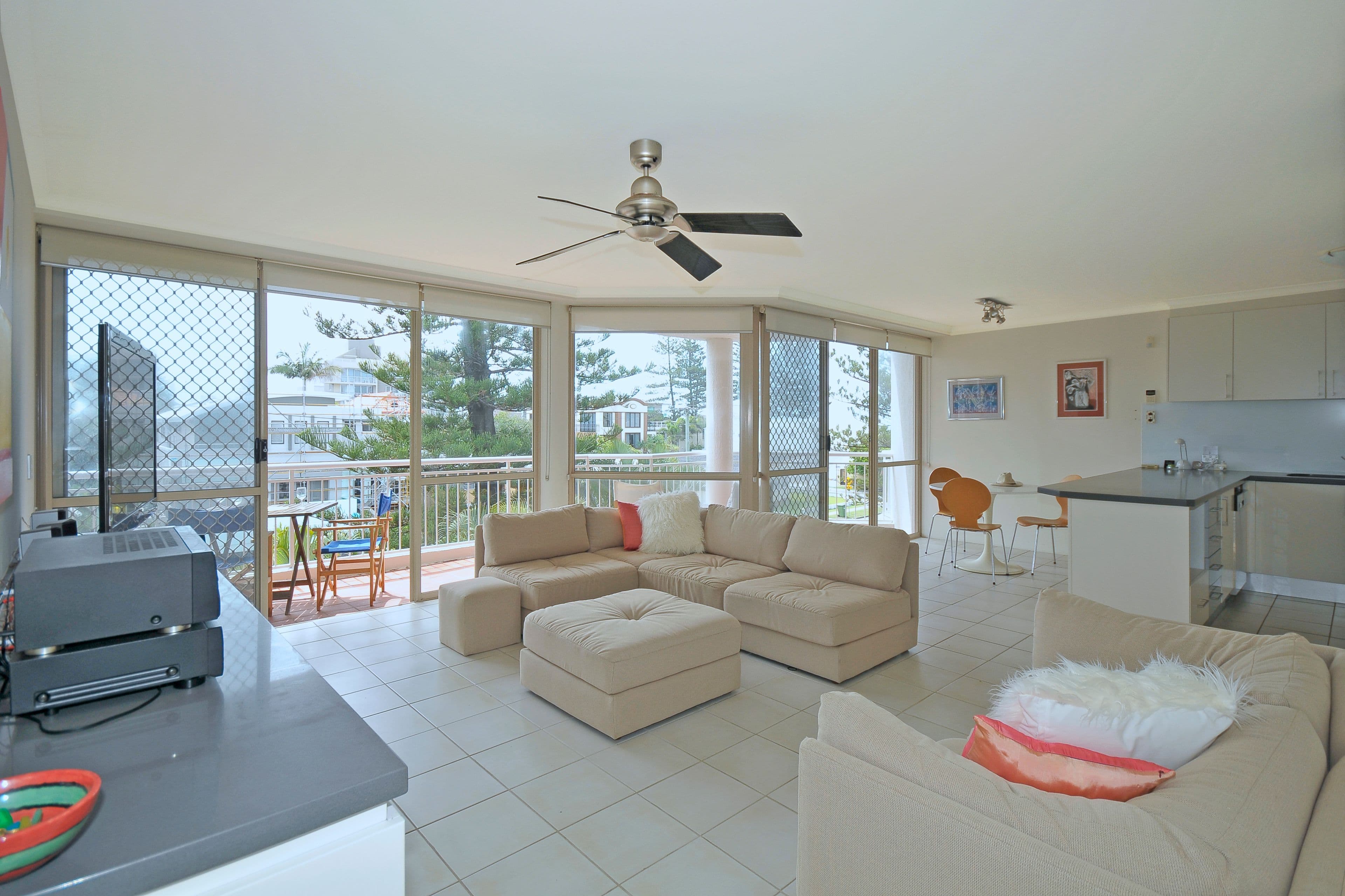 10 Dudley Street, Mermaid Beach QLD 4218, Mermaid Beach - Thumbnail 2