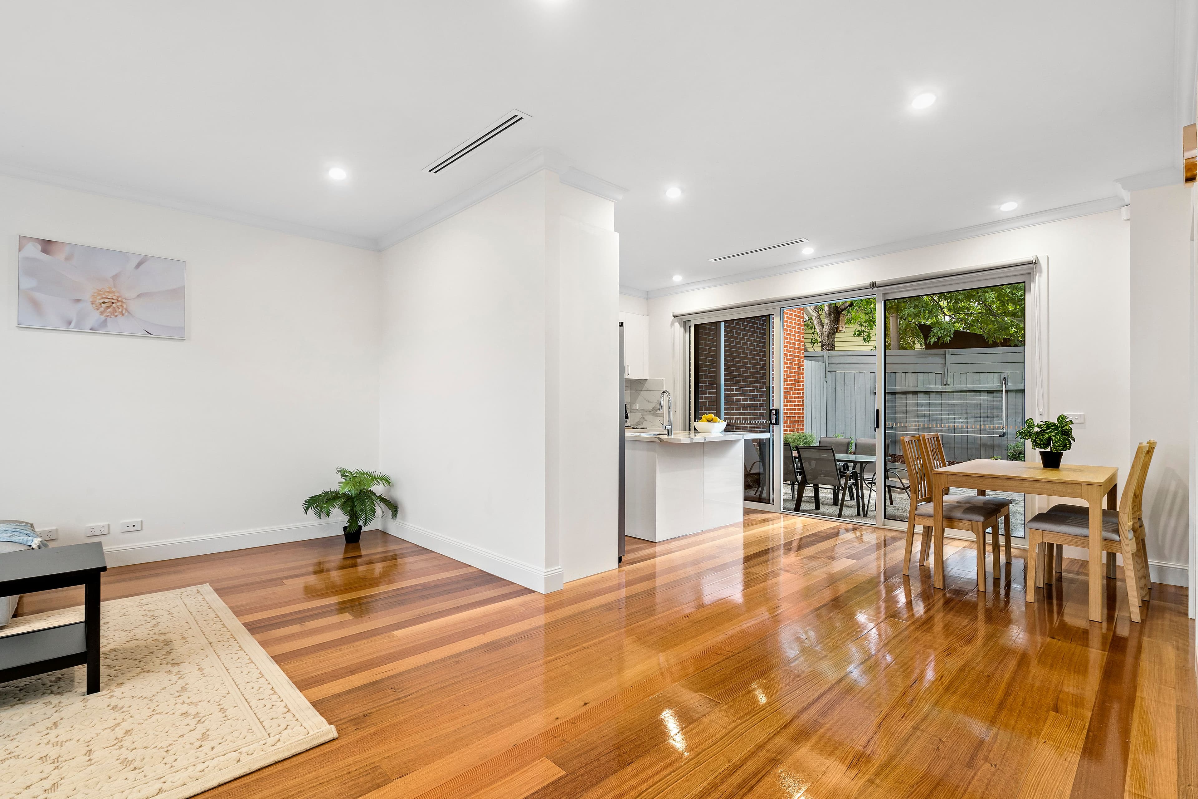 9 Catherine Avenue, Mount Waverley VIC 3149, Mount Waverley - Thumbnail 2