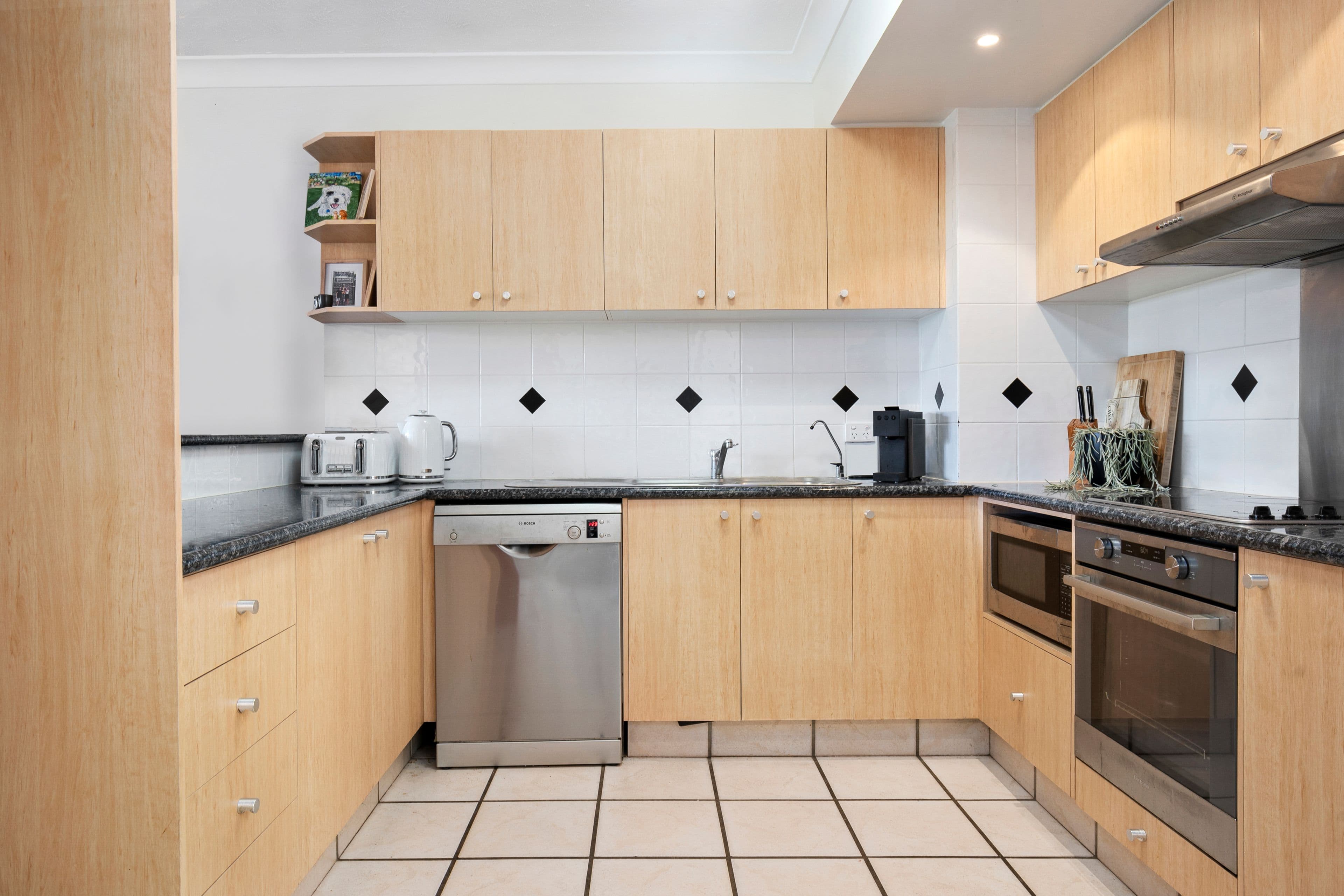 37 Australia Avenue, Broadbeach QLD 4218, Broadbeach - Thumbnail 3