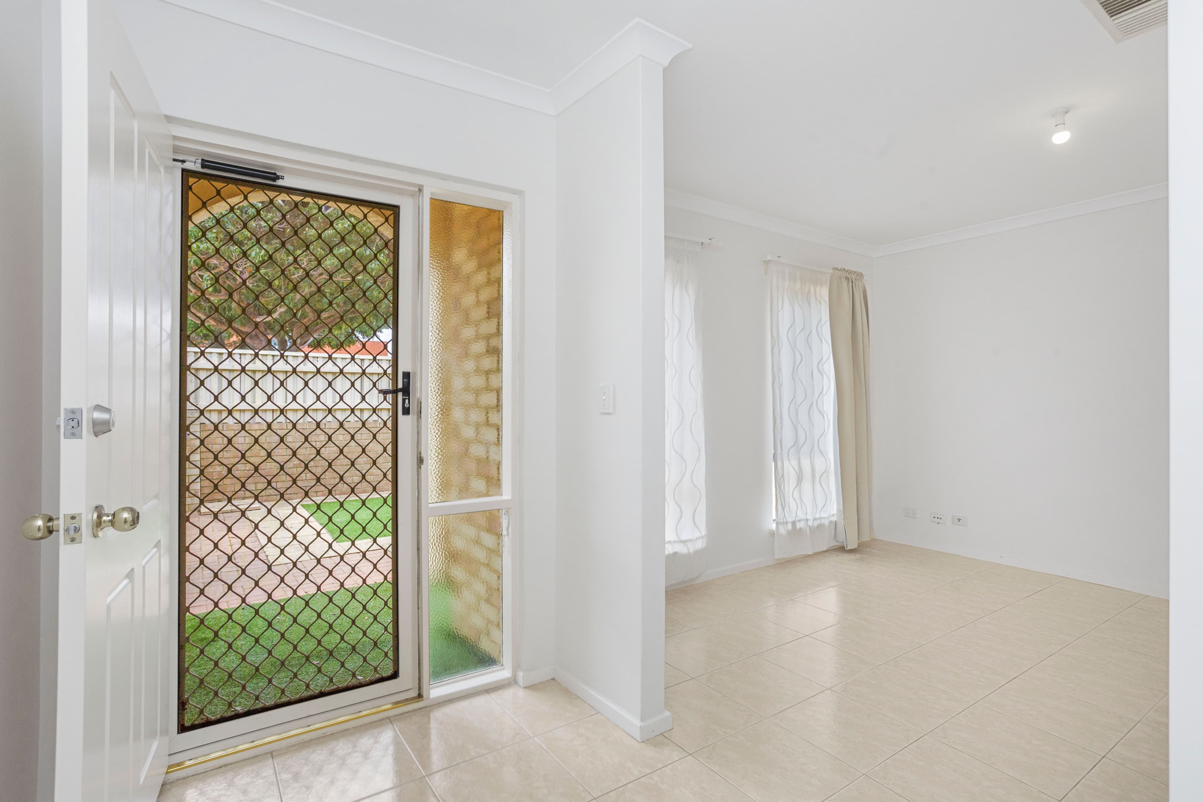 91A Hillsborough Drive, Nollamara WA 6061, Nollamara - Thumbnail 6
