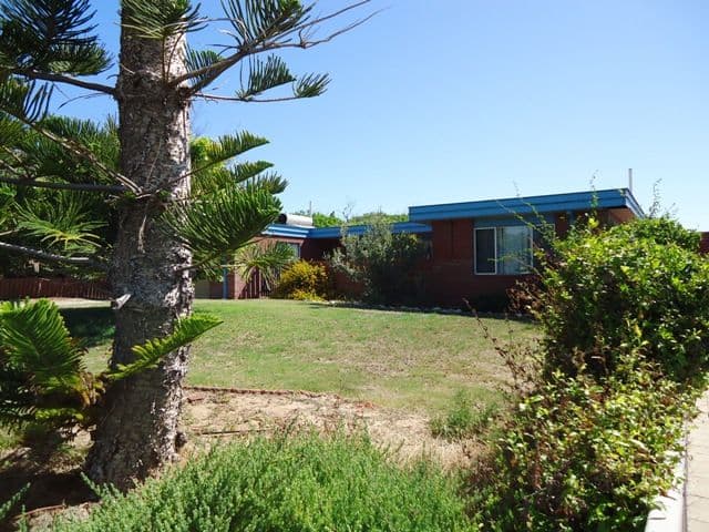 13 Nigel Crescent, TARCOOLA BEACH WA 6530, Tarcoola Beach - Thumbnail 3