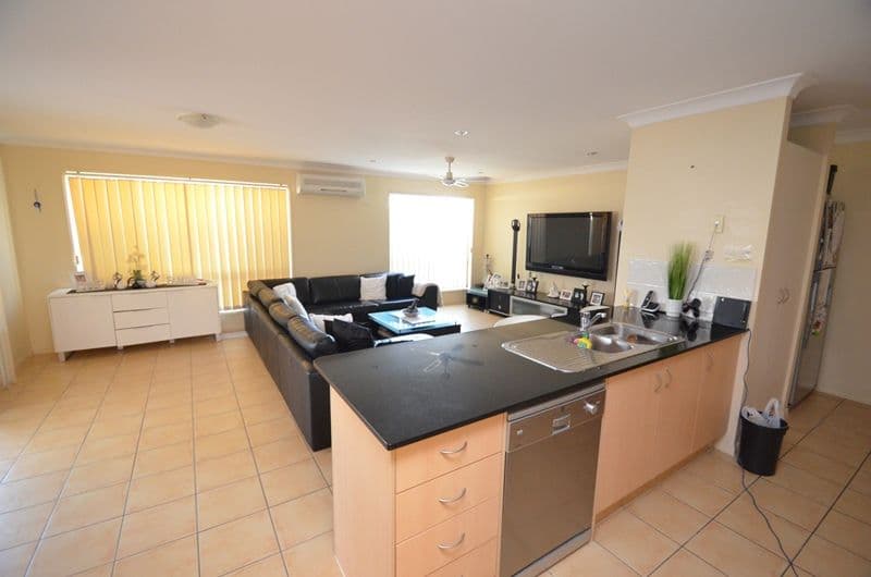 4 Noelene Lane, ARUNDEL QLD 4214, Arundel - Thumbnail 2