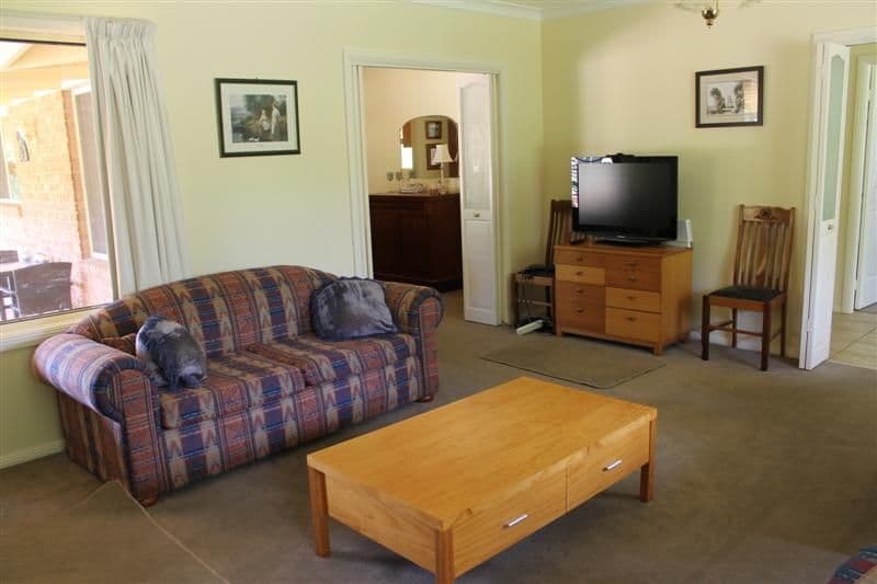 3 Renshaw Drive, DUBBO NSW 2830, Dubbo - Thumbnail 6