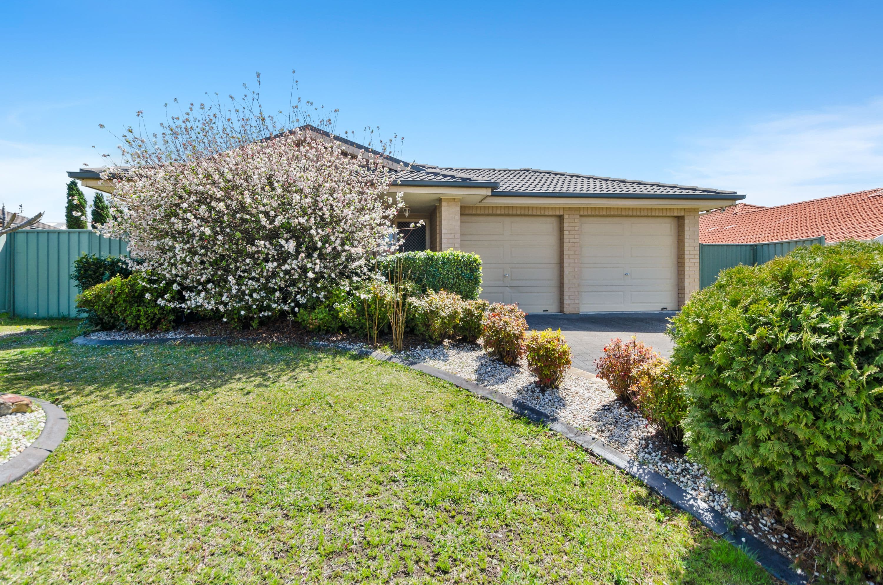 61 Timms Place, Horsley - Image 1