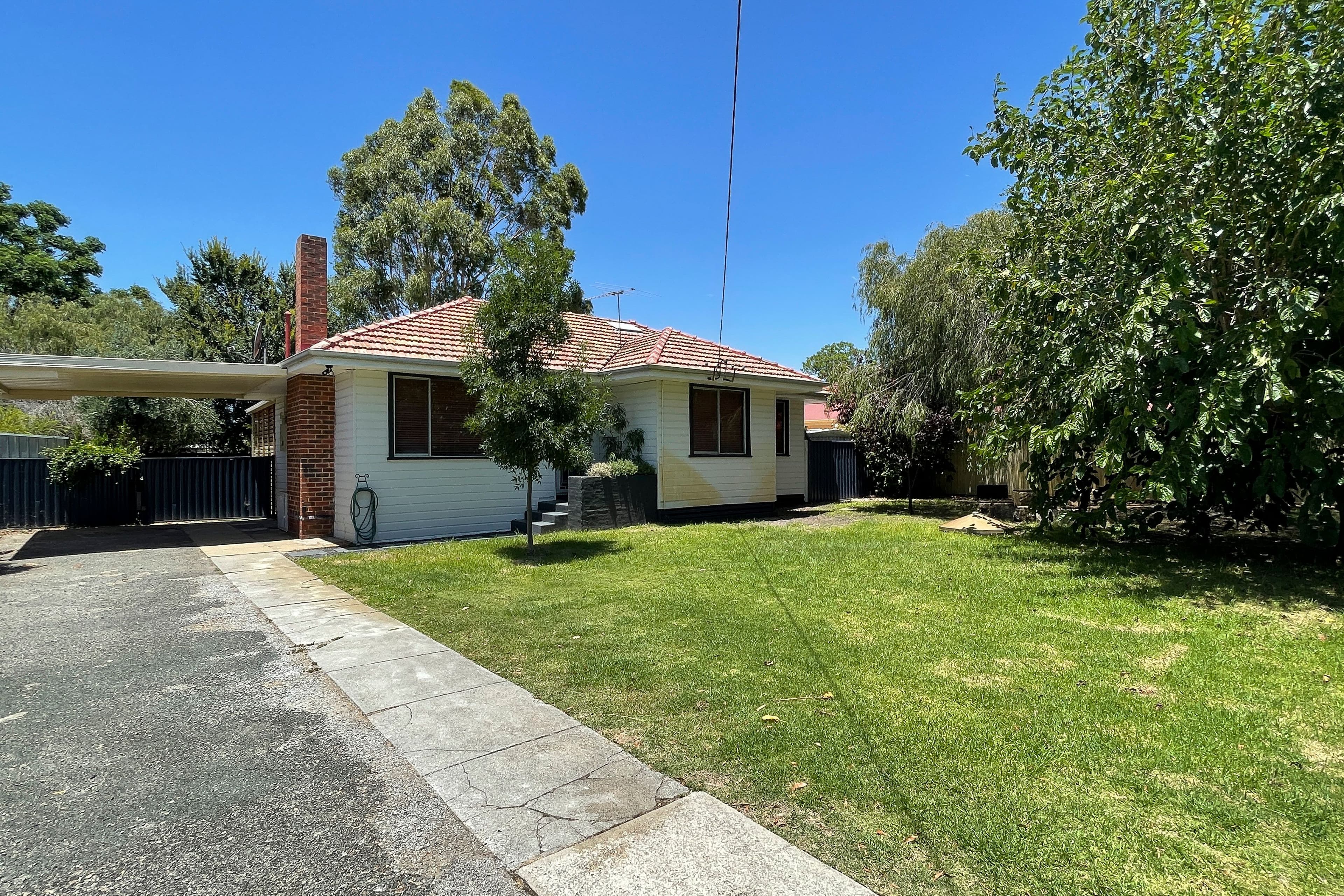 4 Ashworth Street, Cloverdale WA 6105, Cloverdale - Image 1