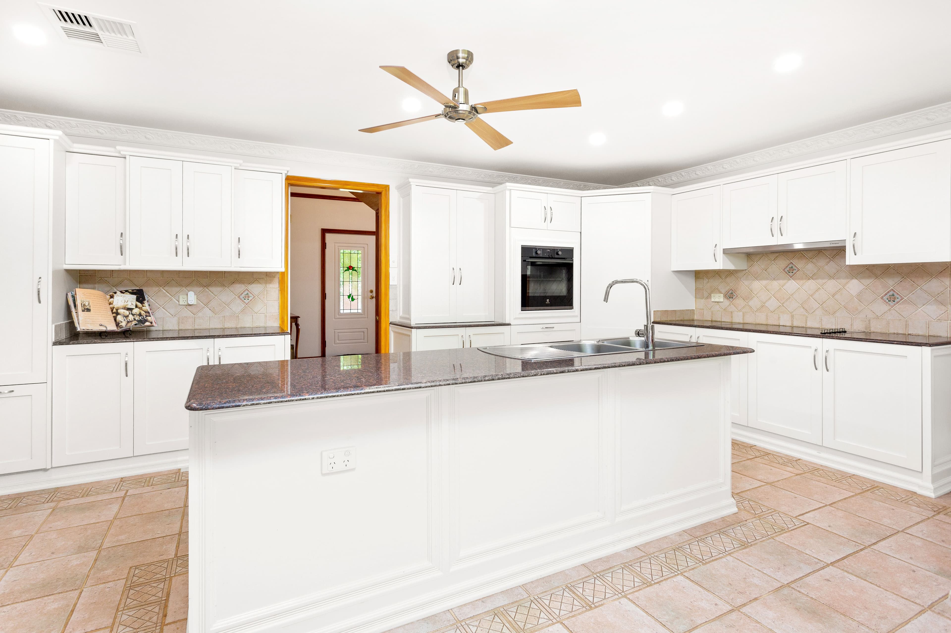 11 Henry Lee Drive, Gerringong NSW 2534, Gerringong - Thumbnail 2